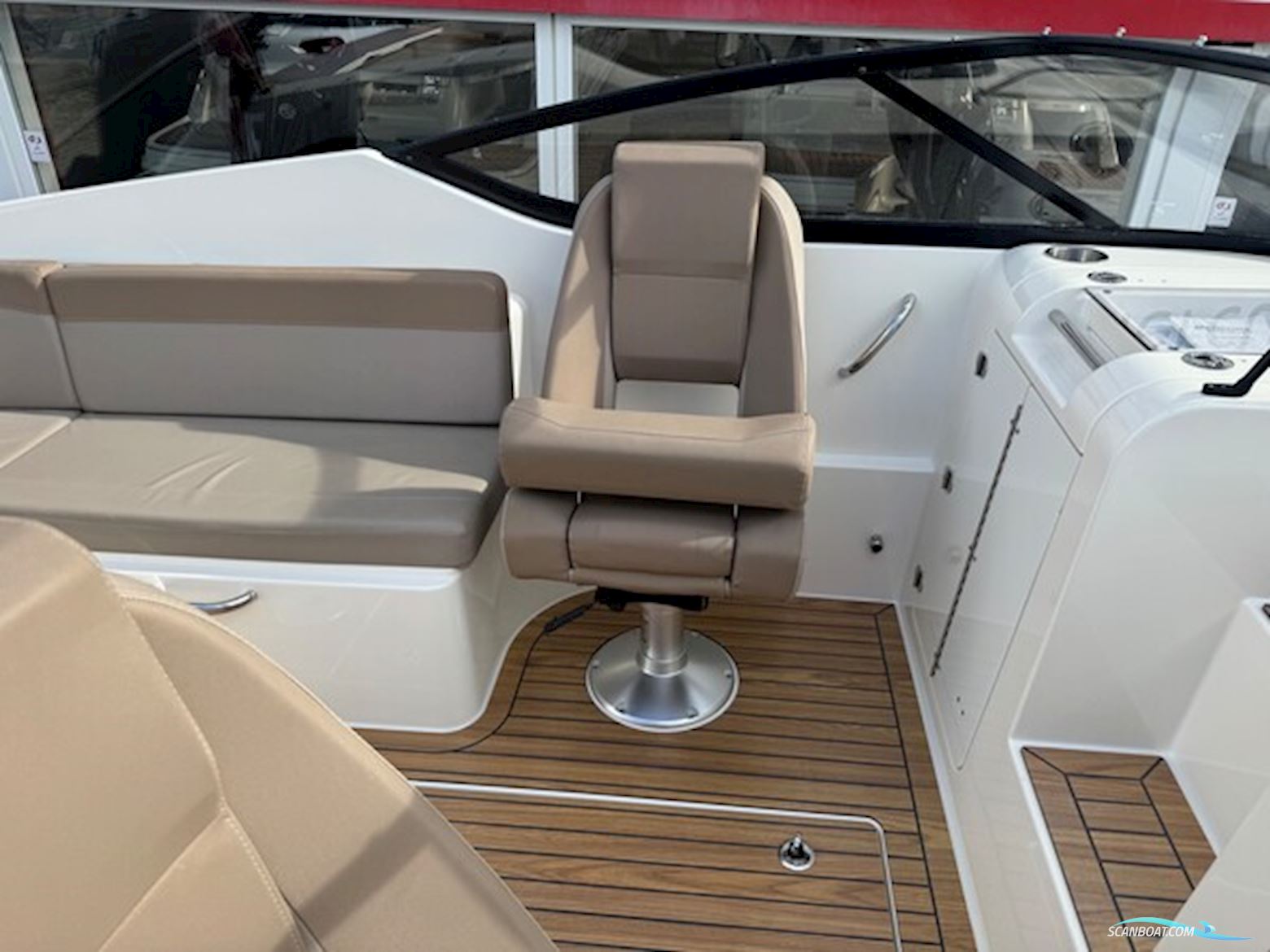 Quicksilver Activ 645 Cruiser med F115 hk Mercury-EFI 4 takt 2,1L XL og Variant Ocean 2000 bådtrailer med el-spil