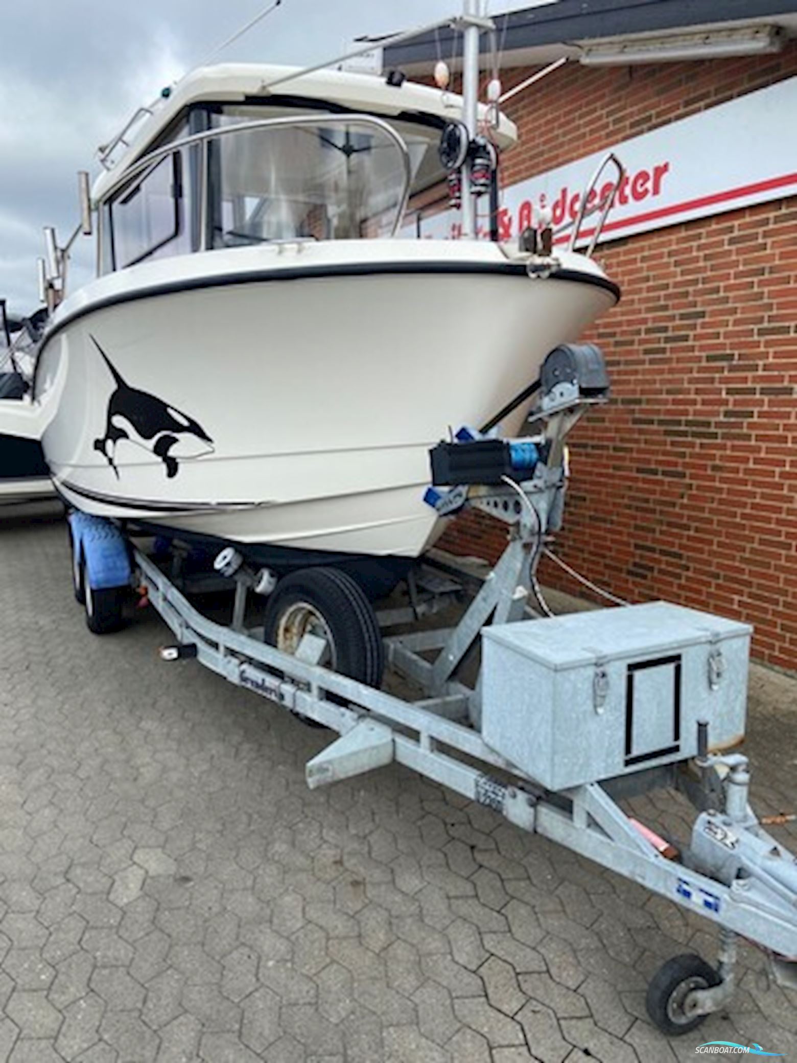 Quicksilver Activ 675 Pilothouse m/Mercury F200 hk Verado og Brenderup trailer