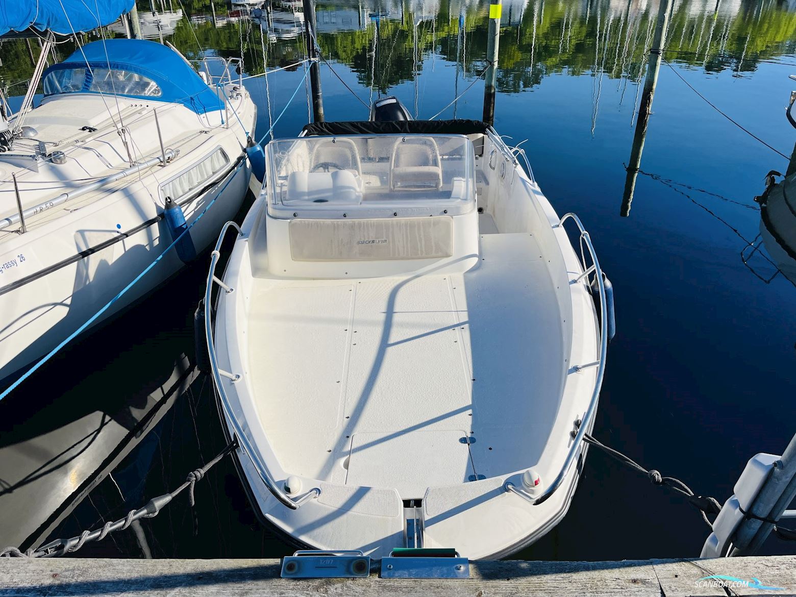 Quicksilver Activ 675 Sundeck