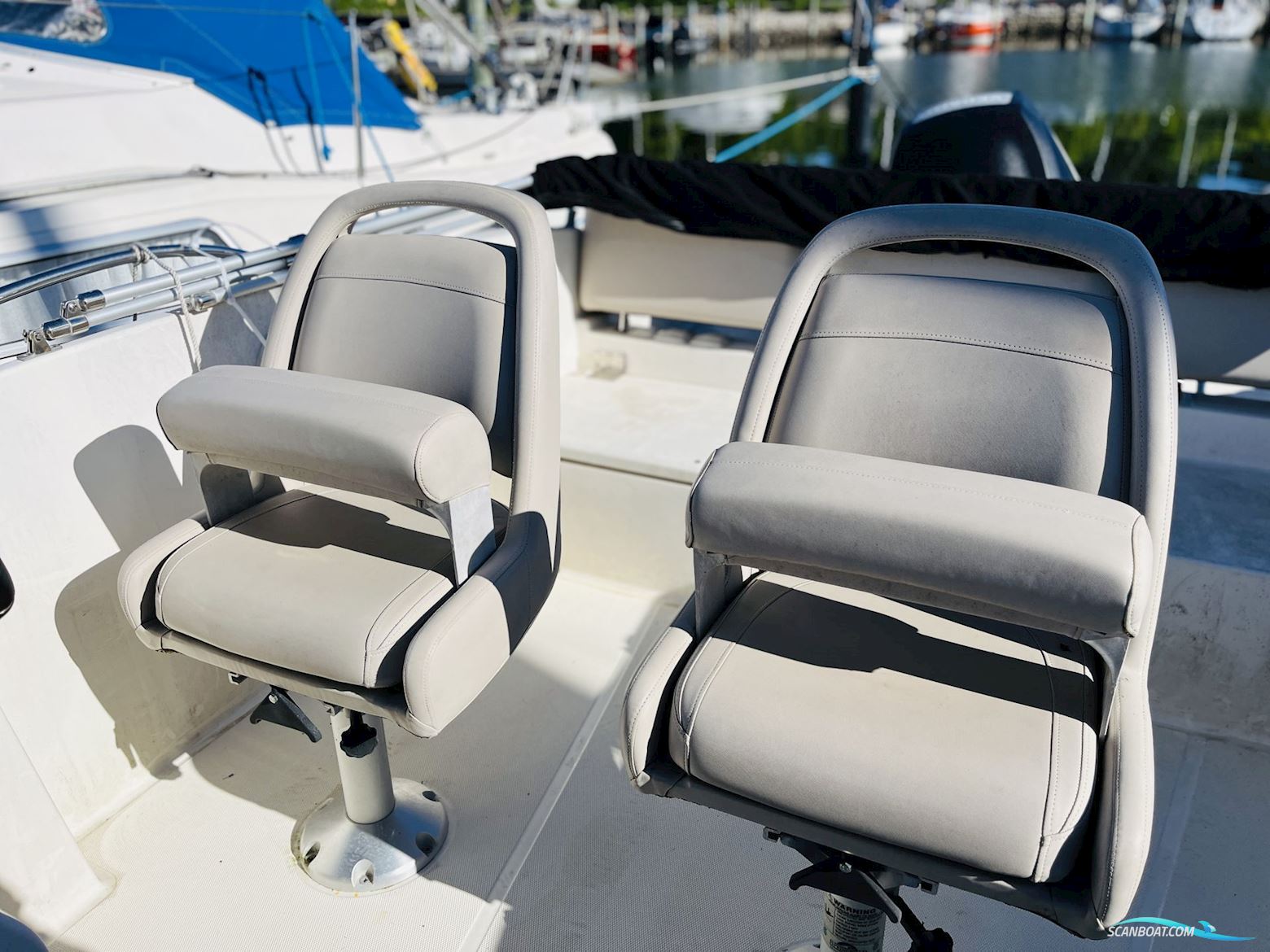 Quicksilver Activ 675 Sundeck