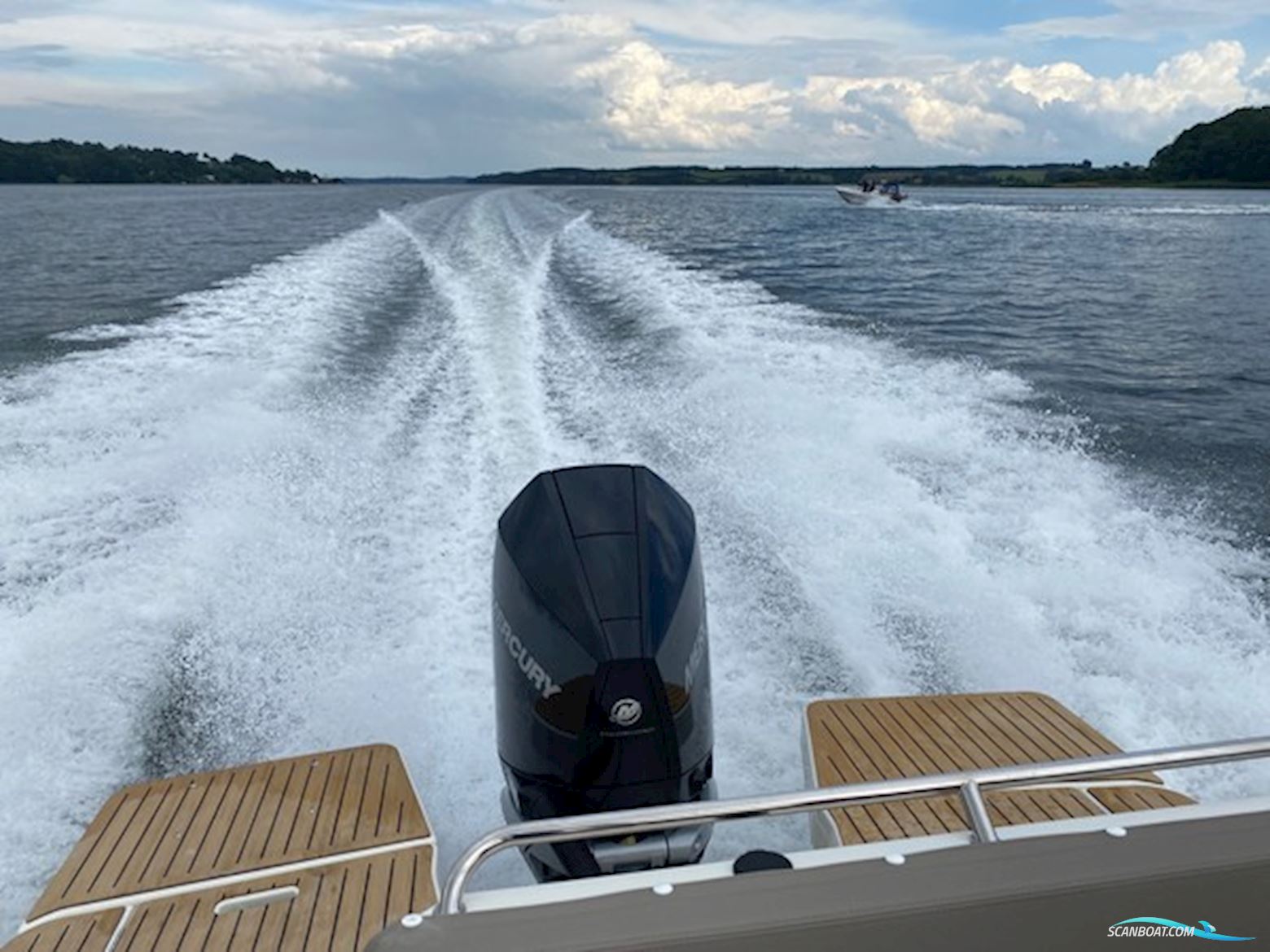 Quicksilver Activ 755 Cruiser med 250 hk Mercury Verado 4,6L V8 XL - DEMO