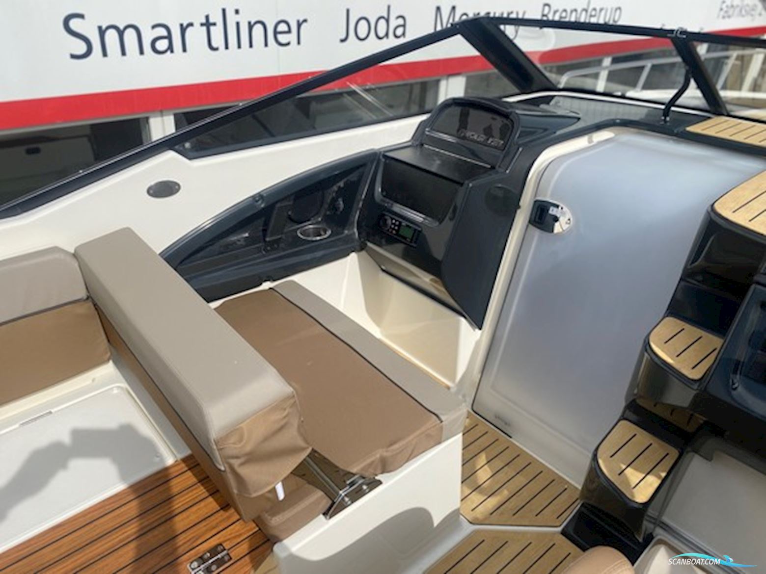 Quicksilver Activ 755 Cruiser med 250 hk Mercury Verado 4,6L V8 XL - DEMO