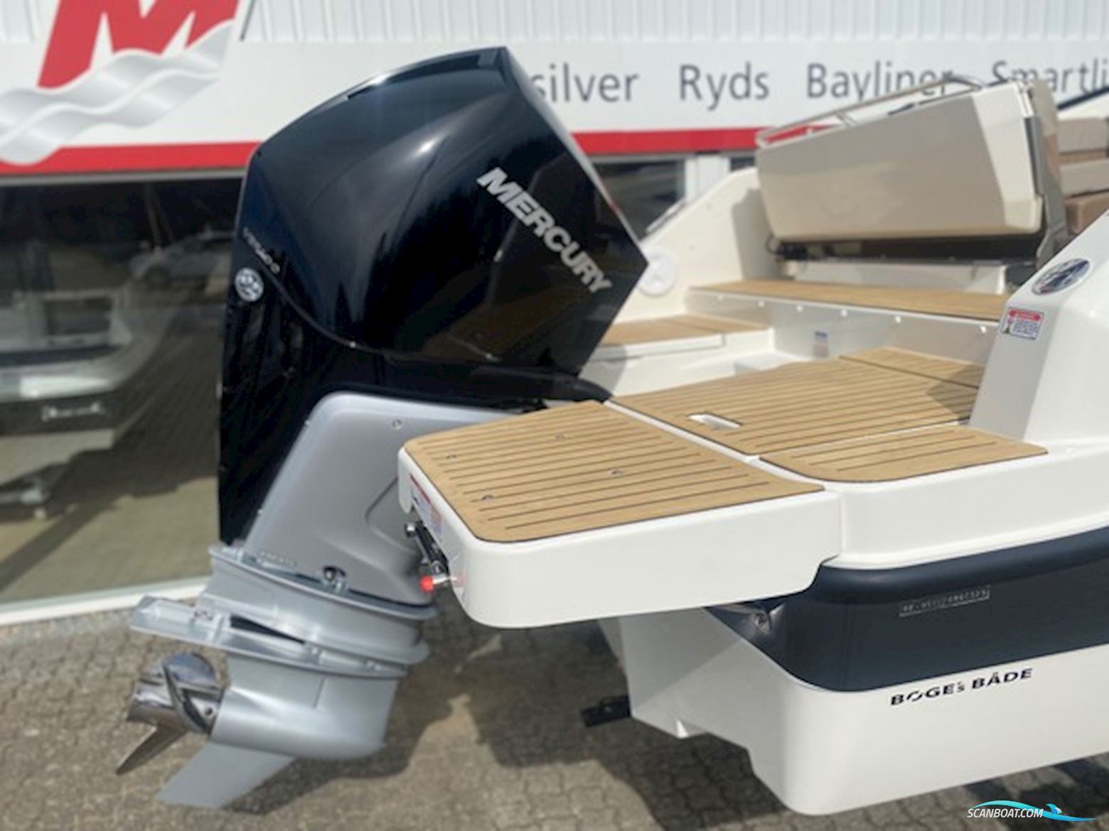 Quicksilver Activ 755 Cruiser med 250 hk Mercury Verado 4,6L V8 XL - DEMO