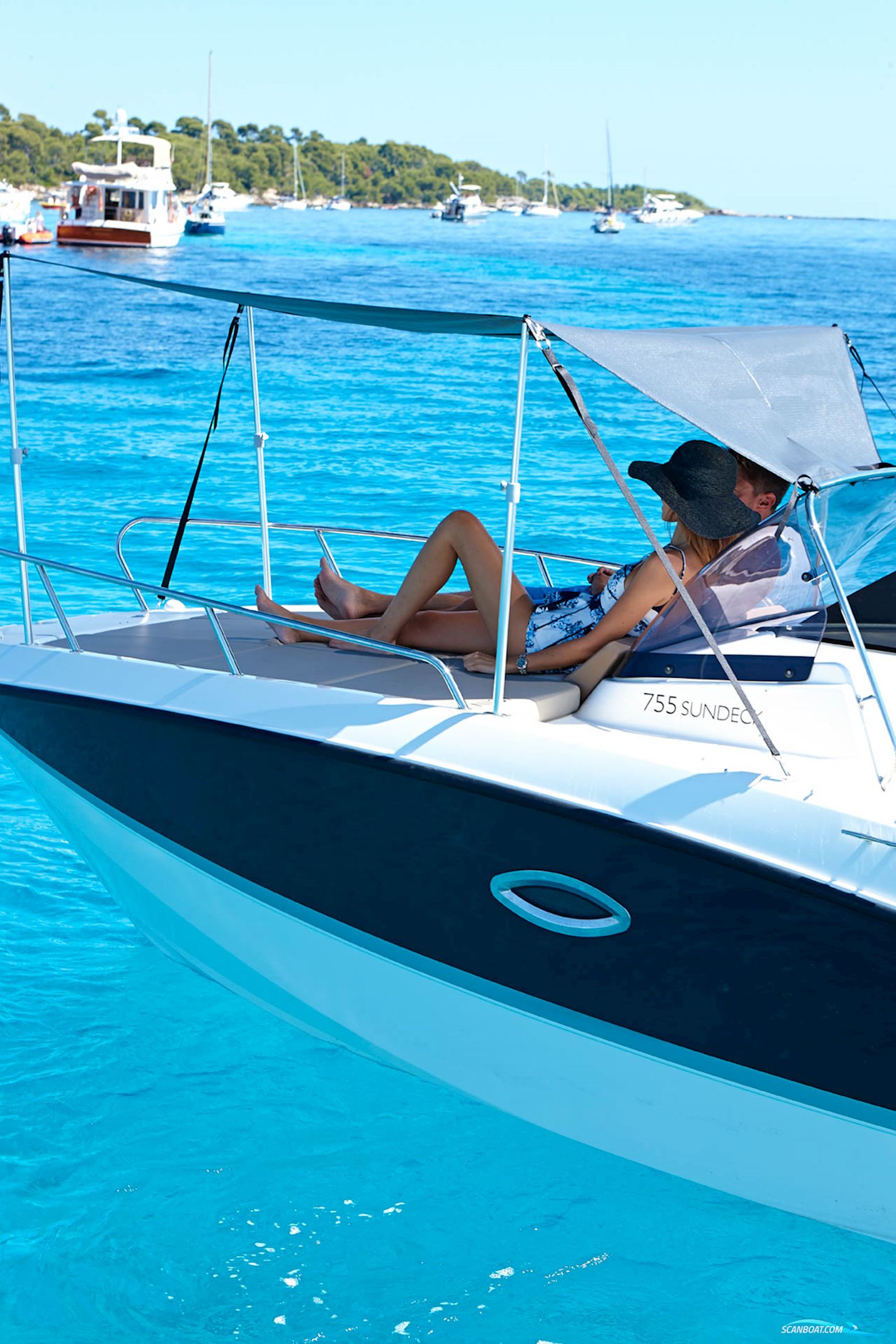 Quicksilver Activ 755 Sundeck