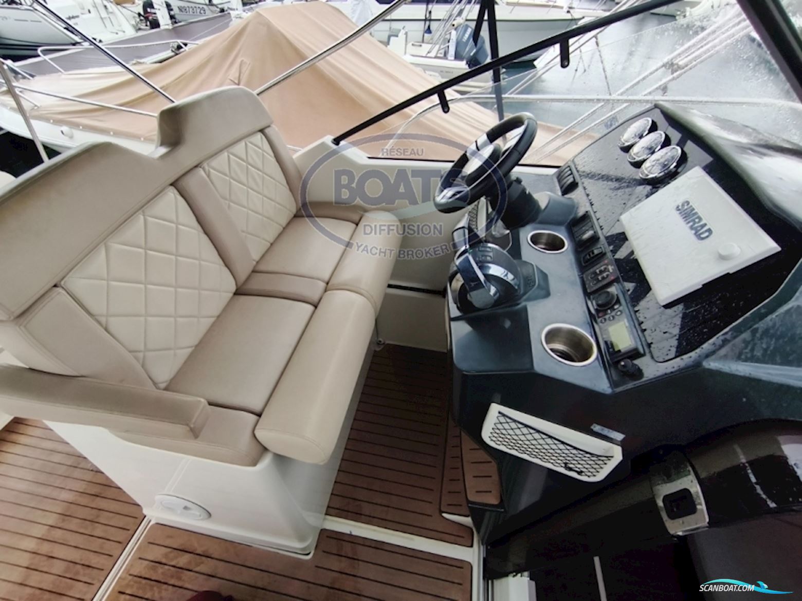 Quicksilver Activ 875 Sundeck