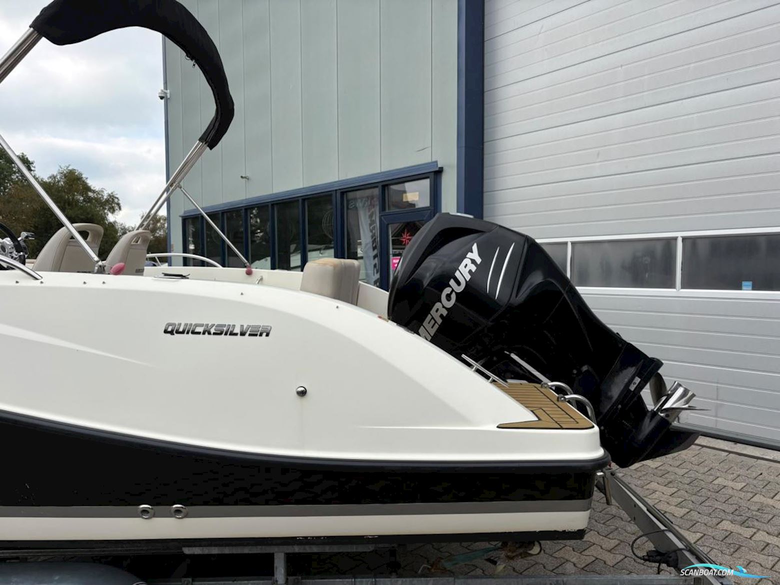 Quicksilver Active 675