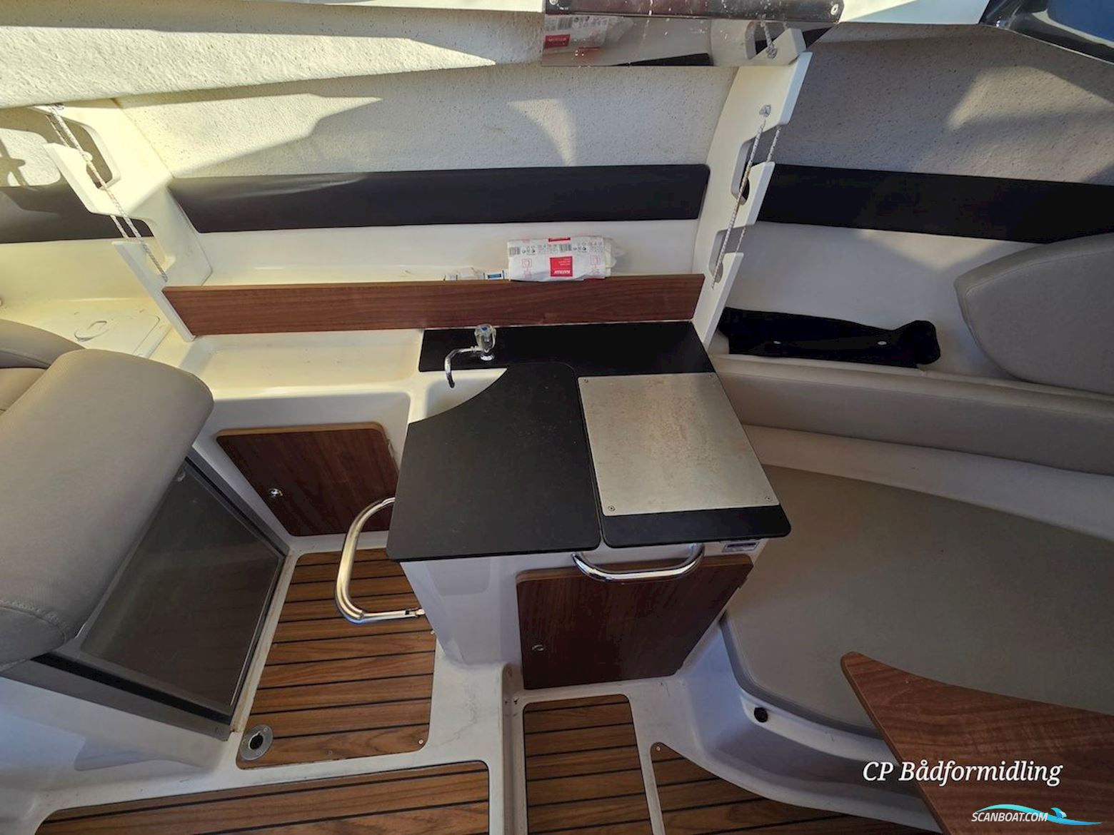 Quicksilver Arvor 810 Pilothouse