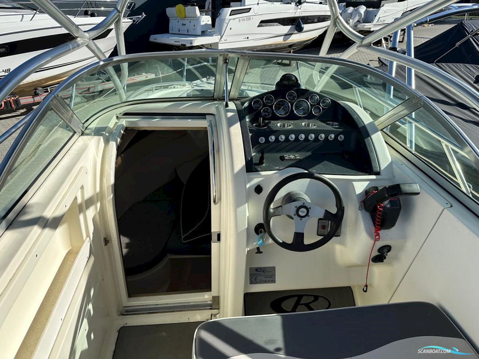 Rancraft RM-Yacht Ranieri RV-25 Console Boat