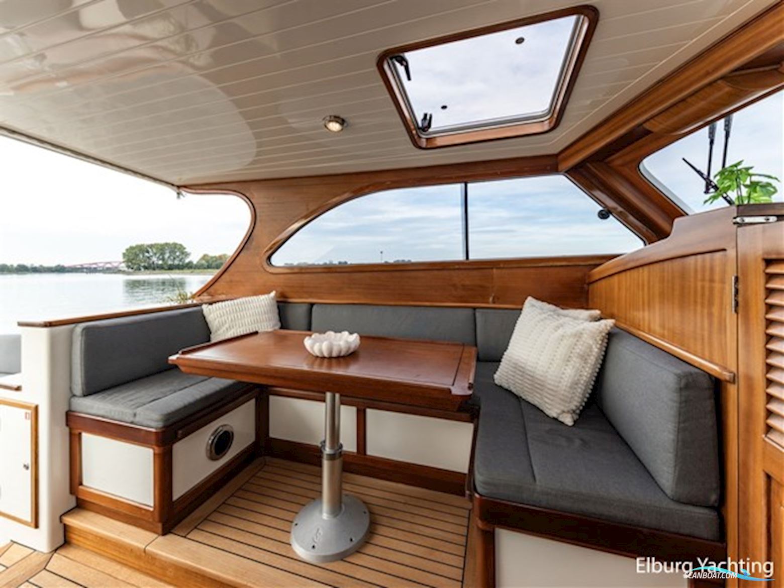 Rapsody 40 Offshore