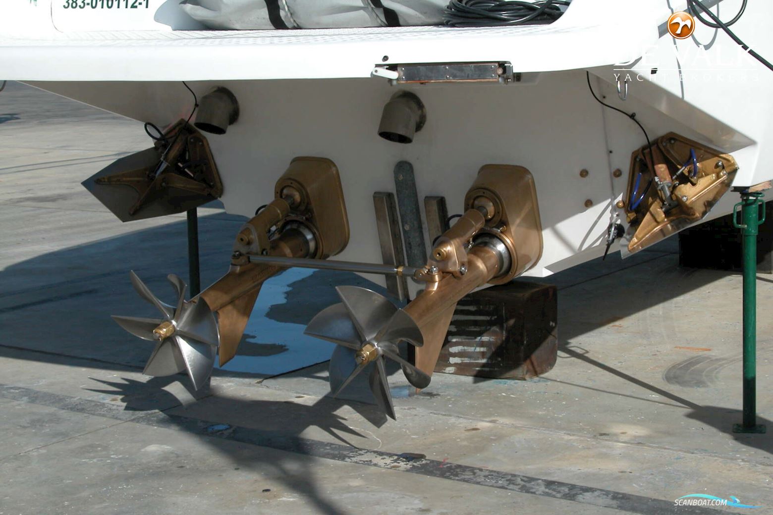 Real Powerboats Revolution 46