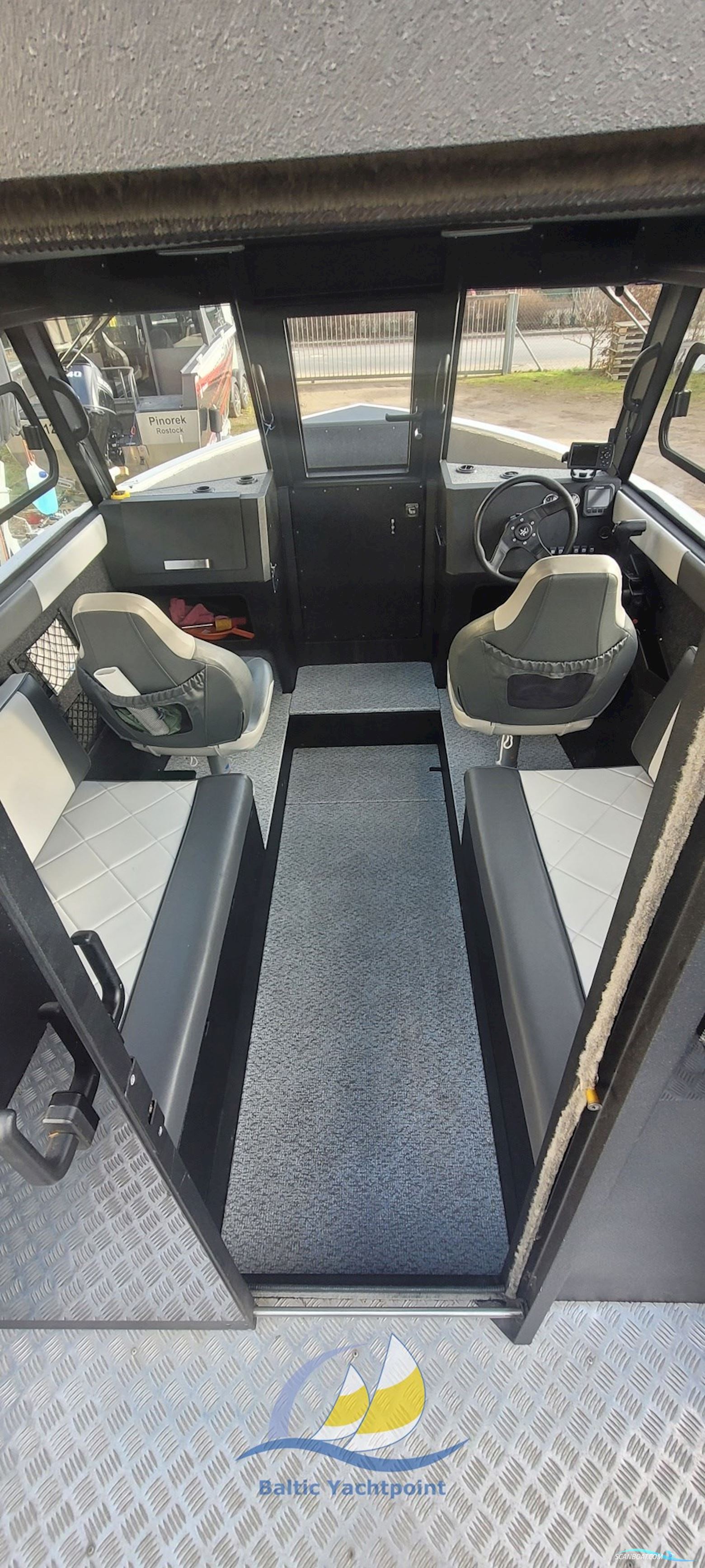 REALCRAFT 600 Cabine