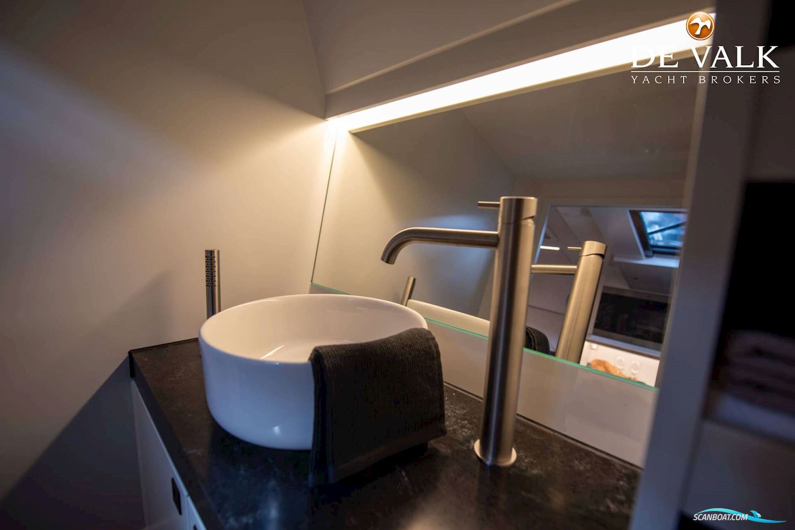 Reborn 38 Cabin