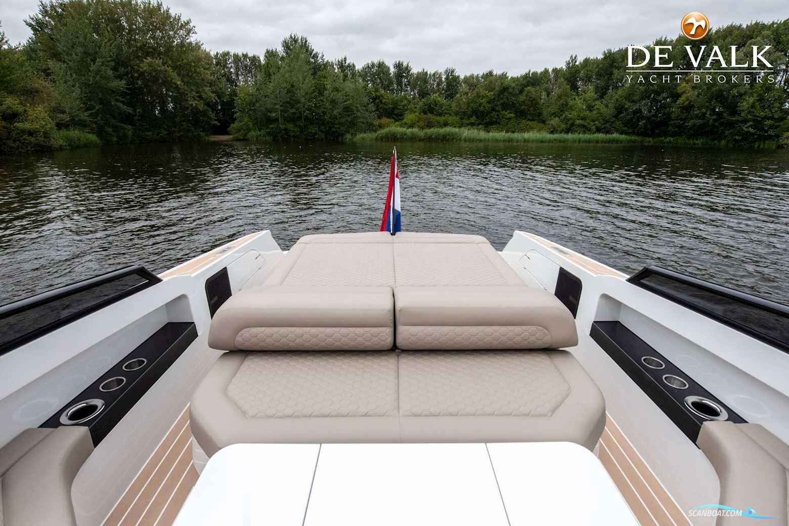 Reborn 40 R Cabin