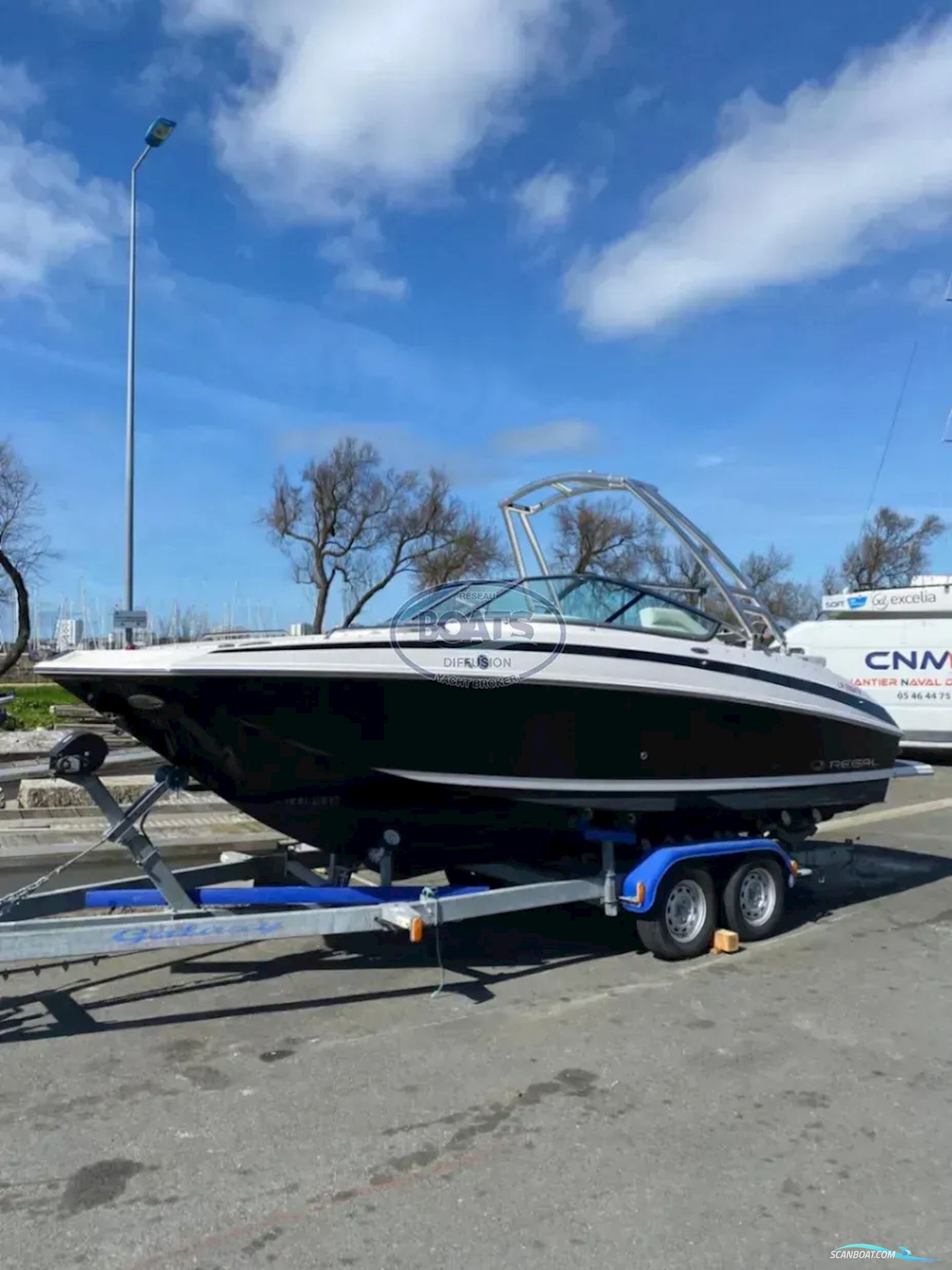 REGAL  24 FastDeck