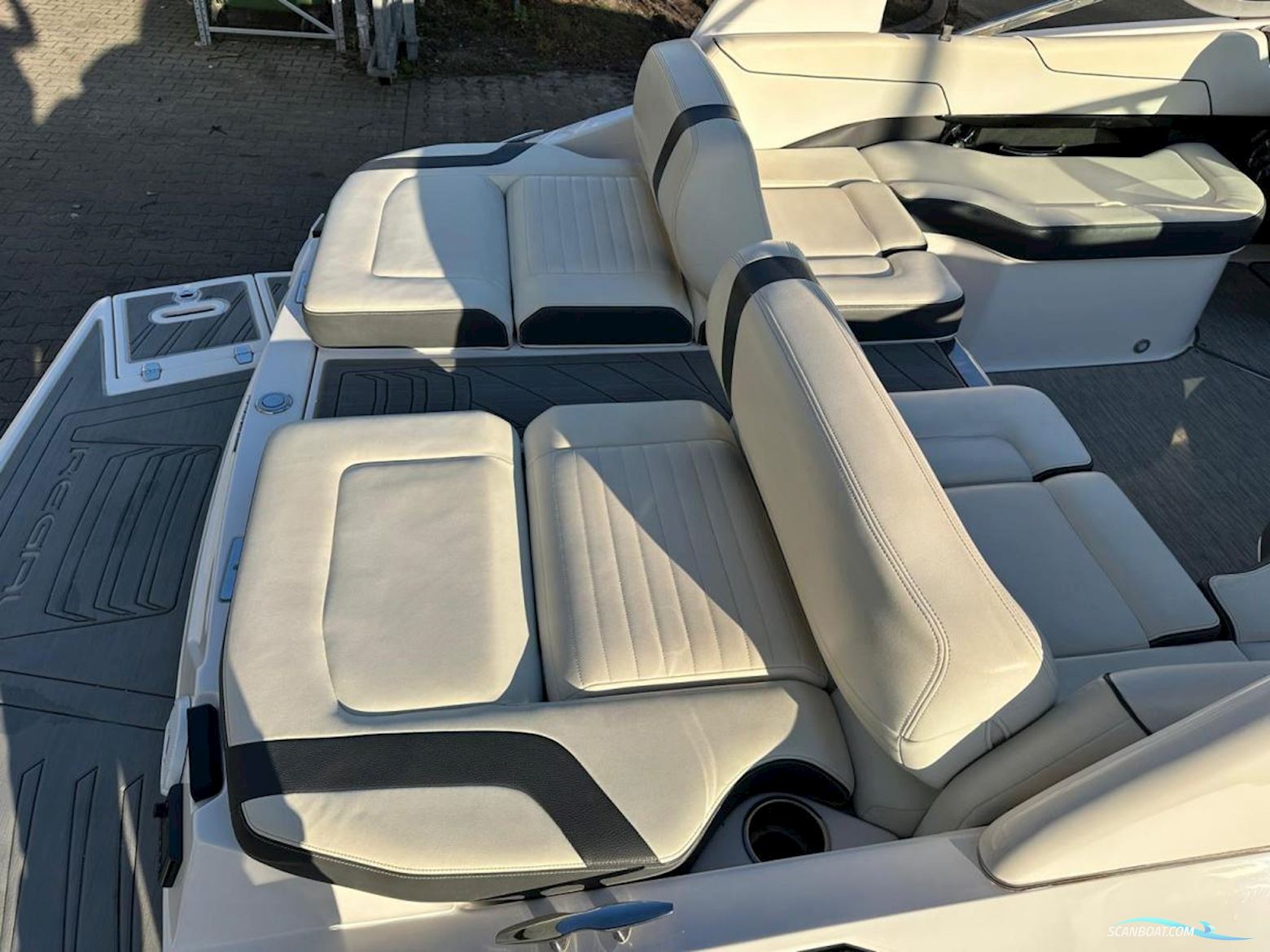 Regal 2300 Bowrider