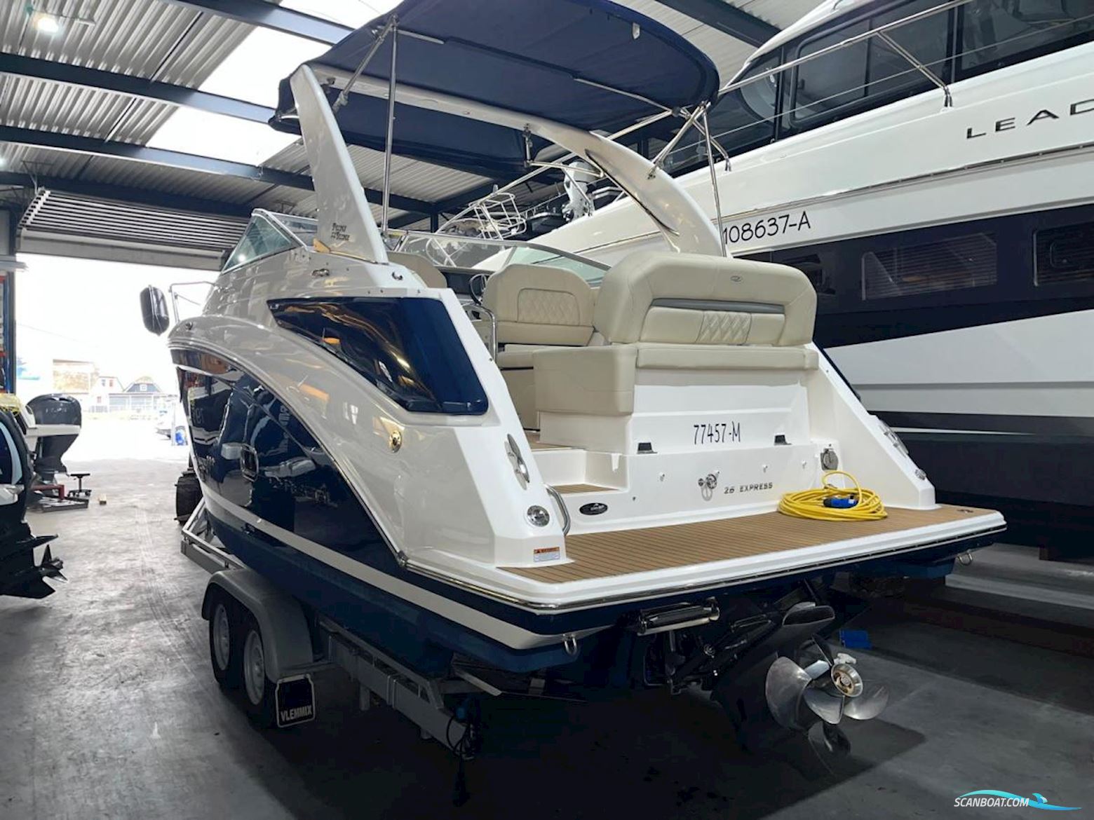 Regal 26 Express Cruiser