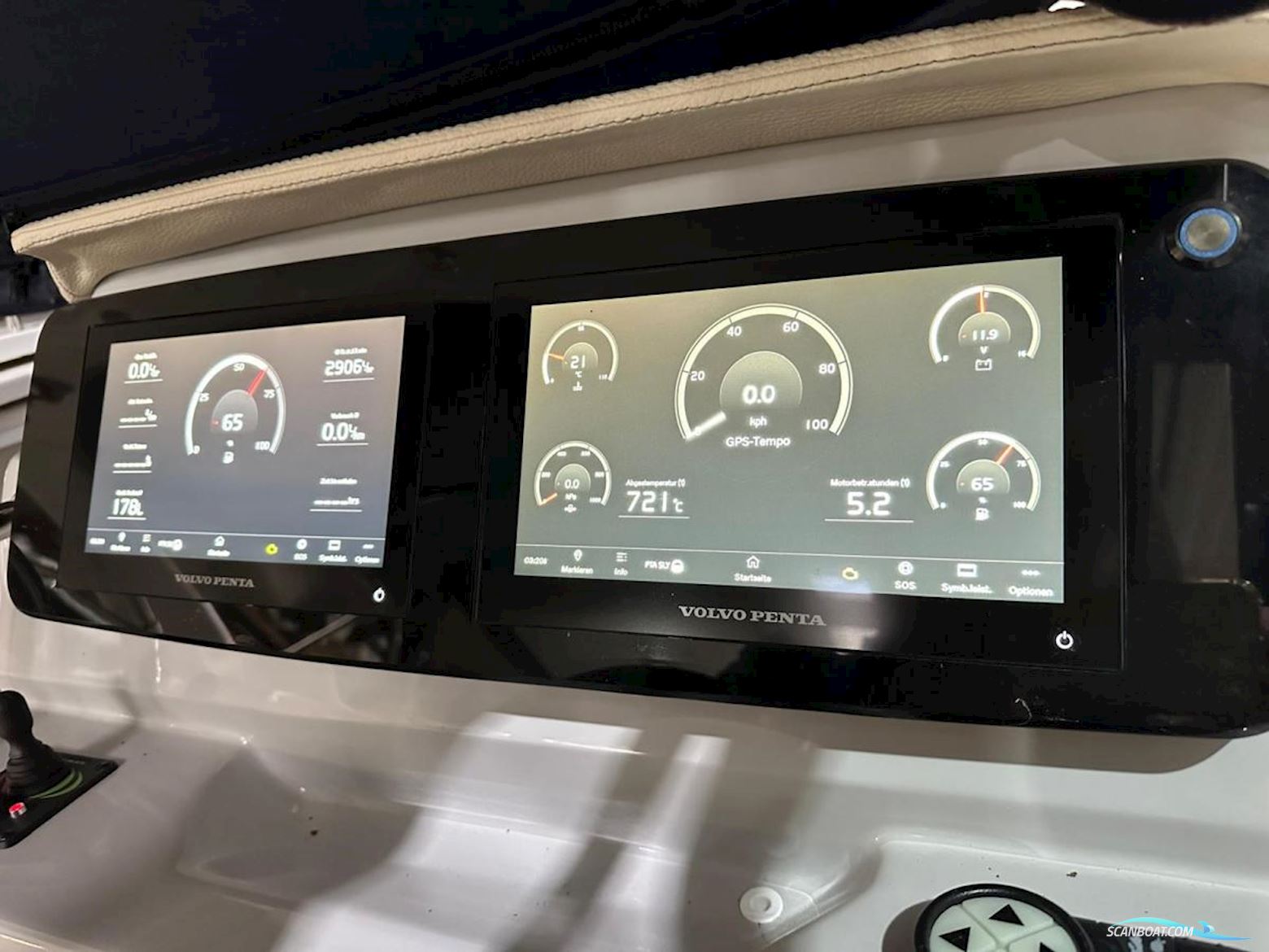 Regal 26 Express Cruiser