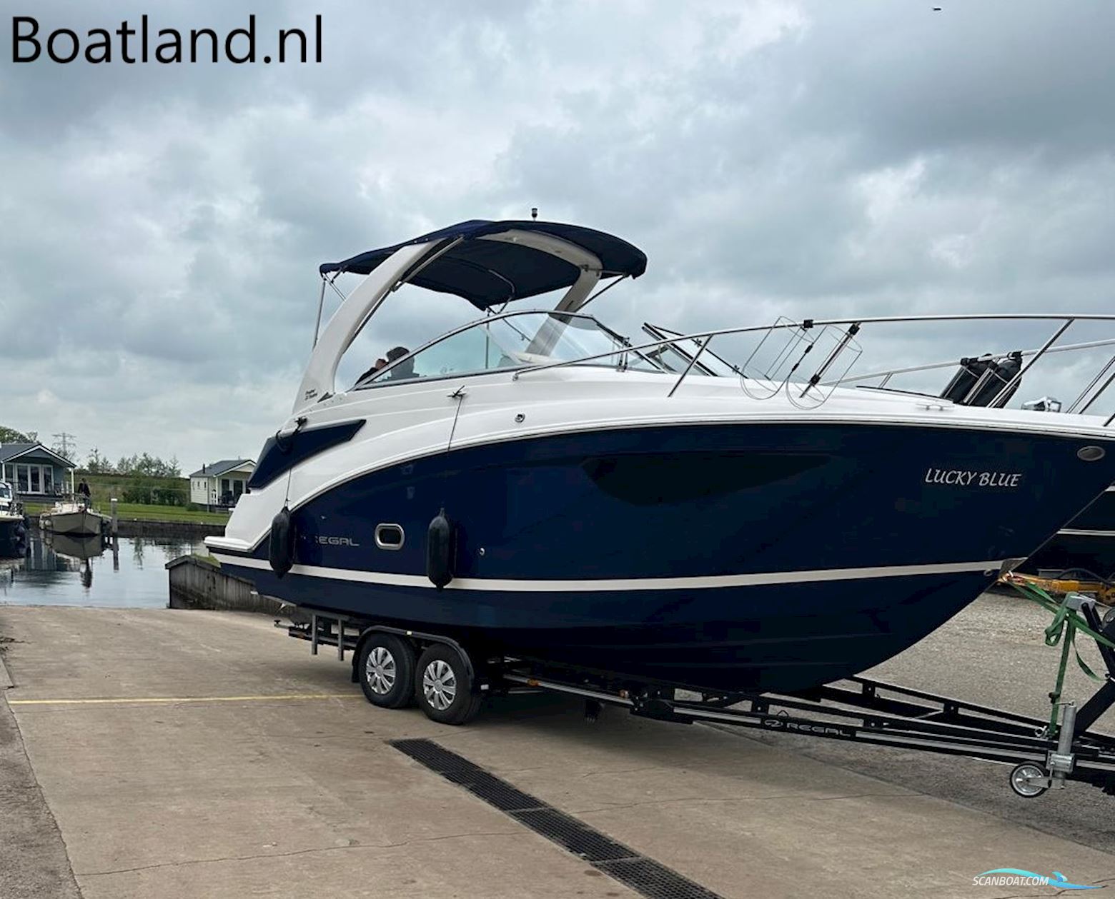 Regal 26 Express Cruiser