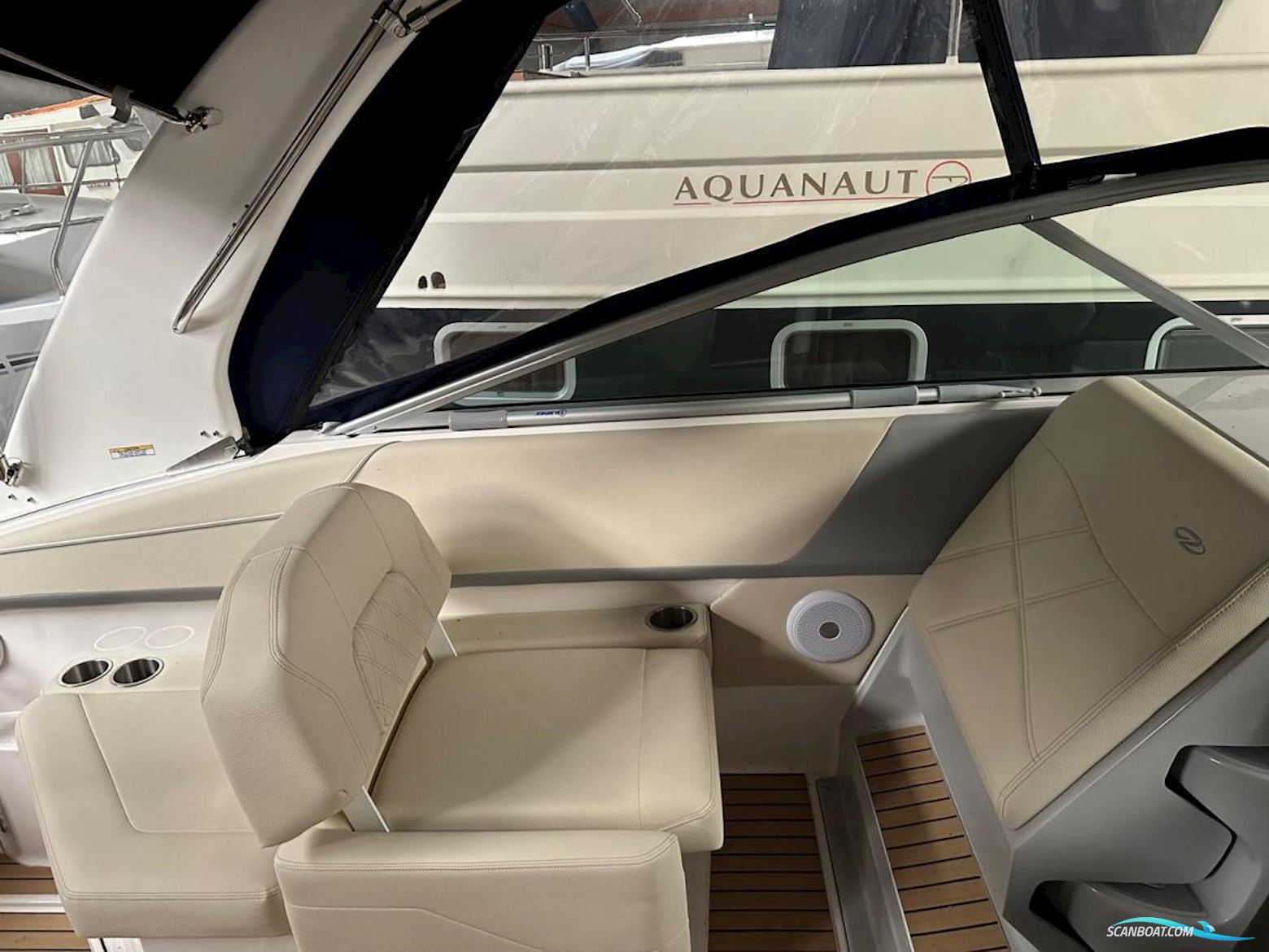 Regal 26 Express Cruiser