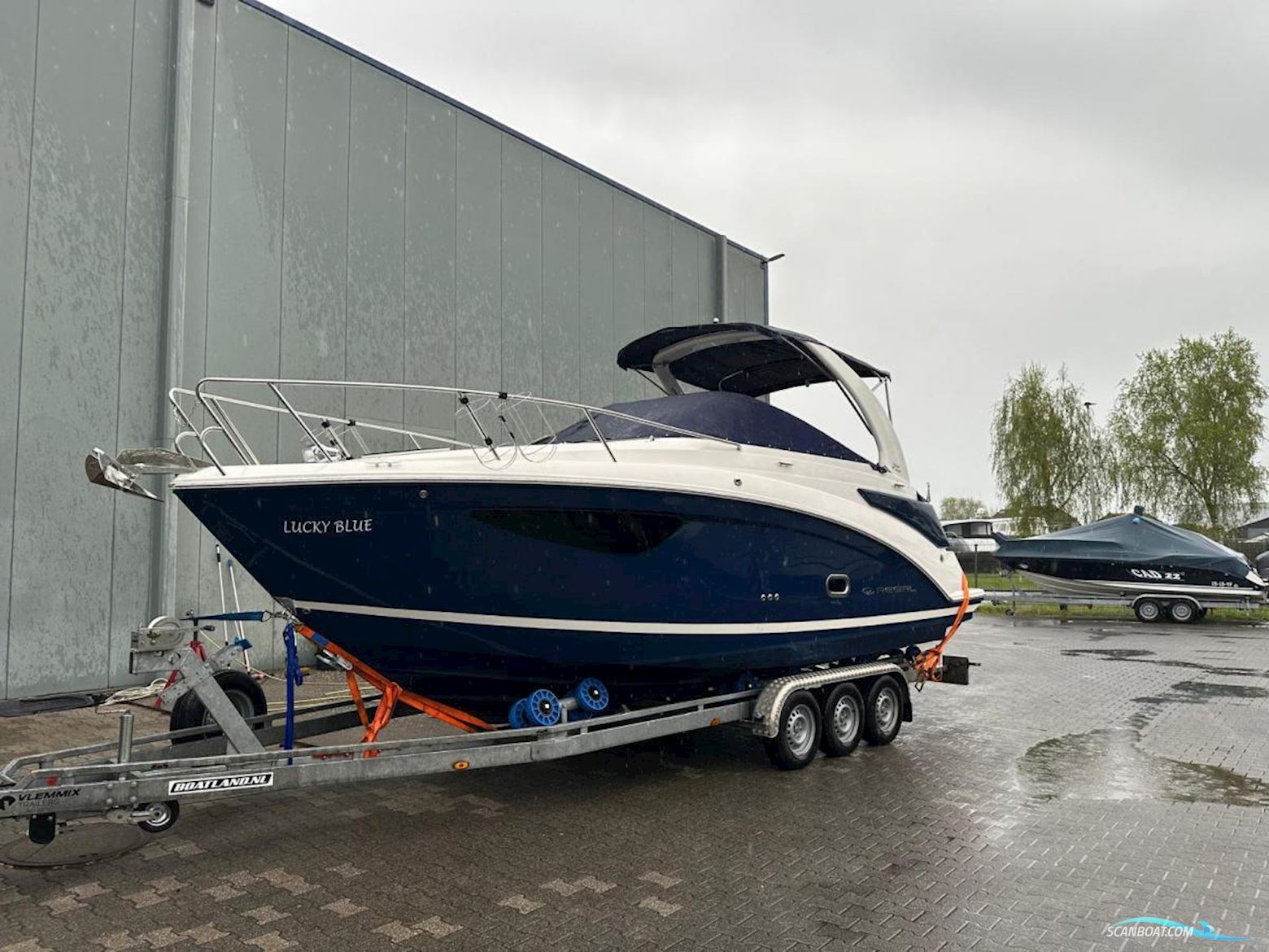 Regal 26 Express Cruiser