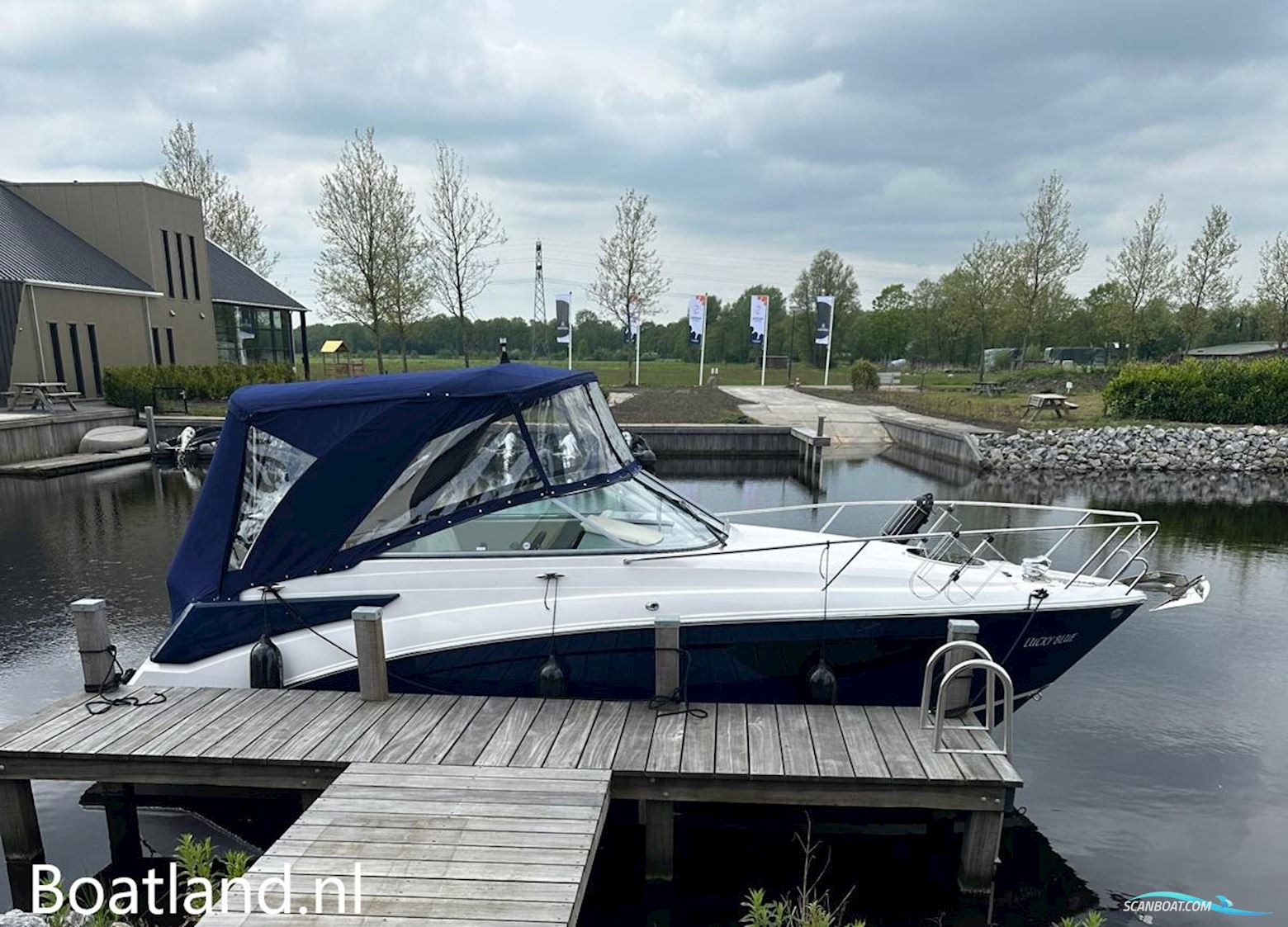 Regal 26 Express Cruiser