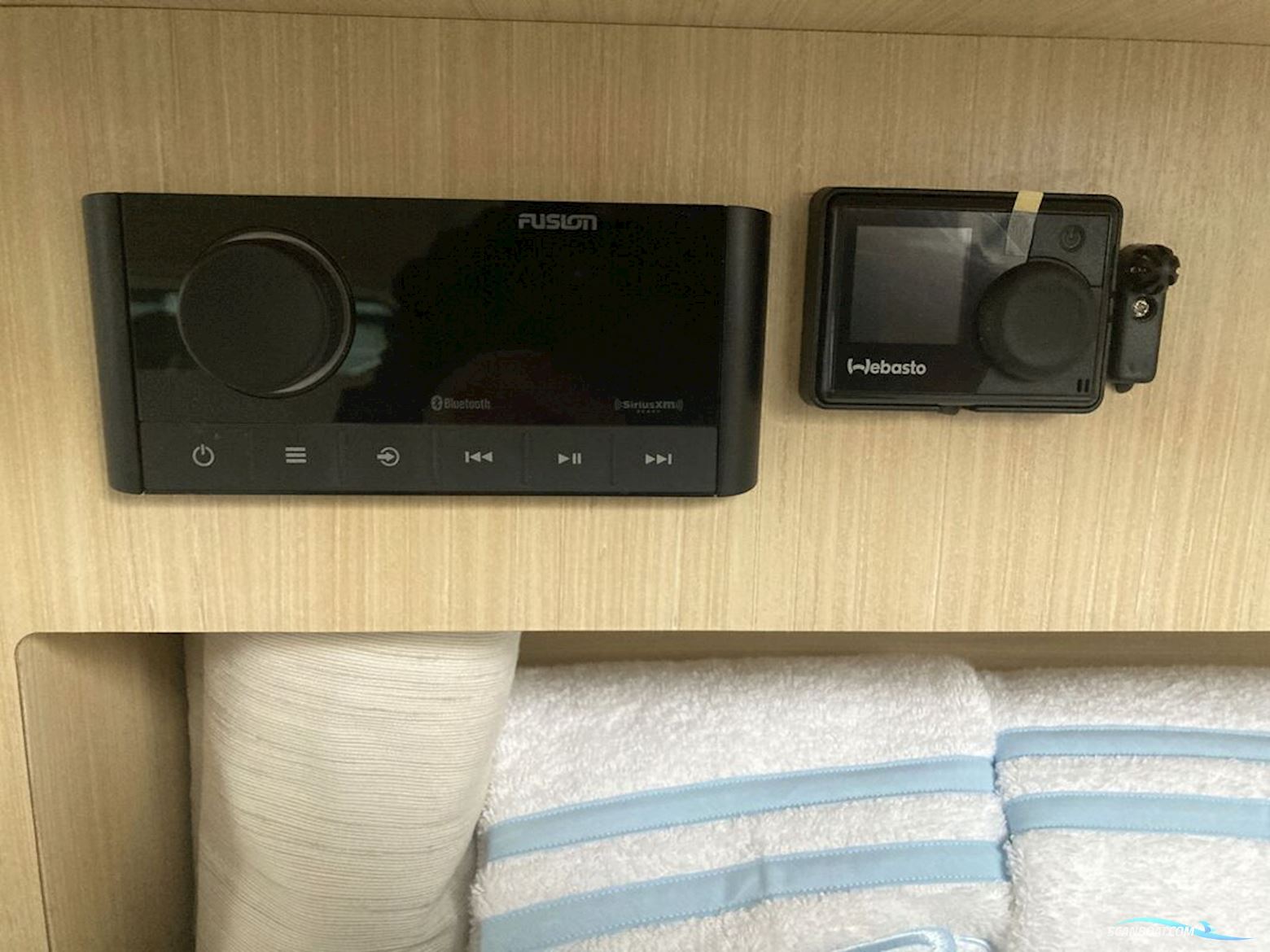 Regal 26 Express