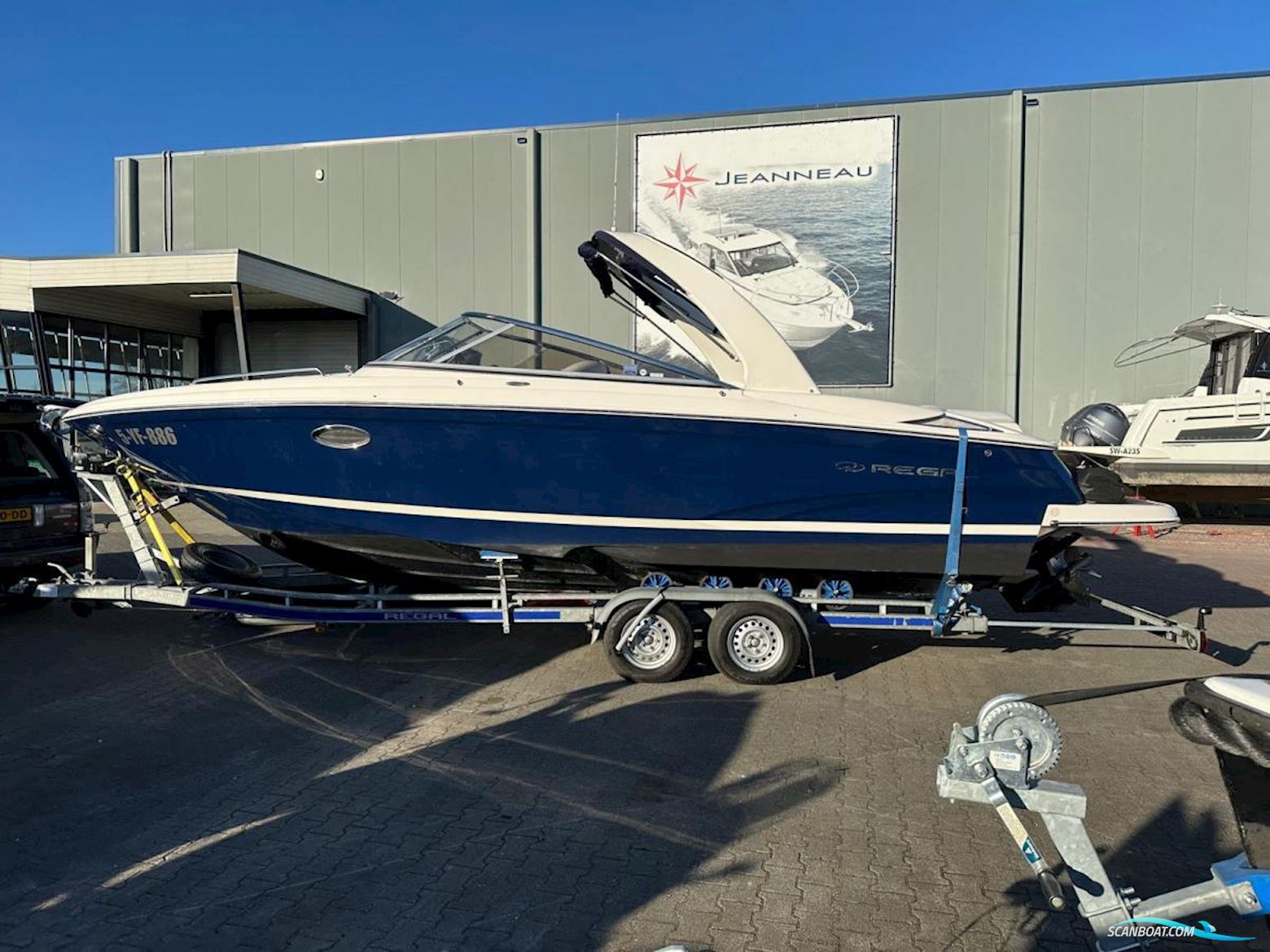 Regal 2750 Cuddy Cabin