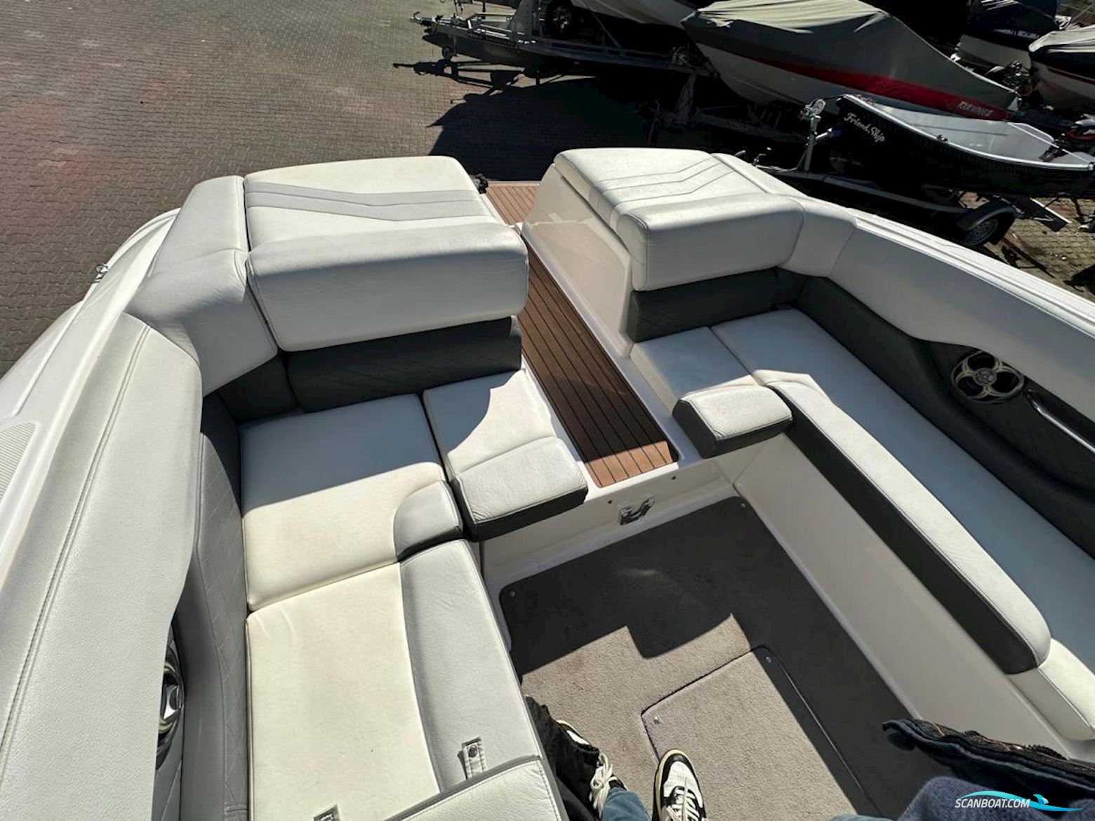 Regal 2750 Cuddy Cabin