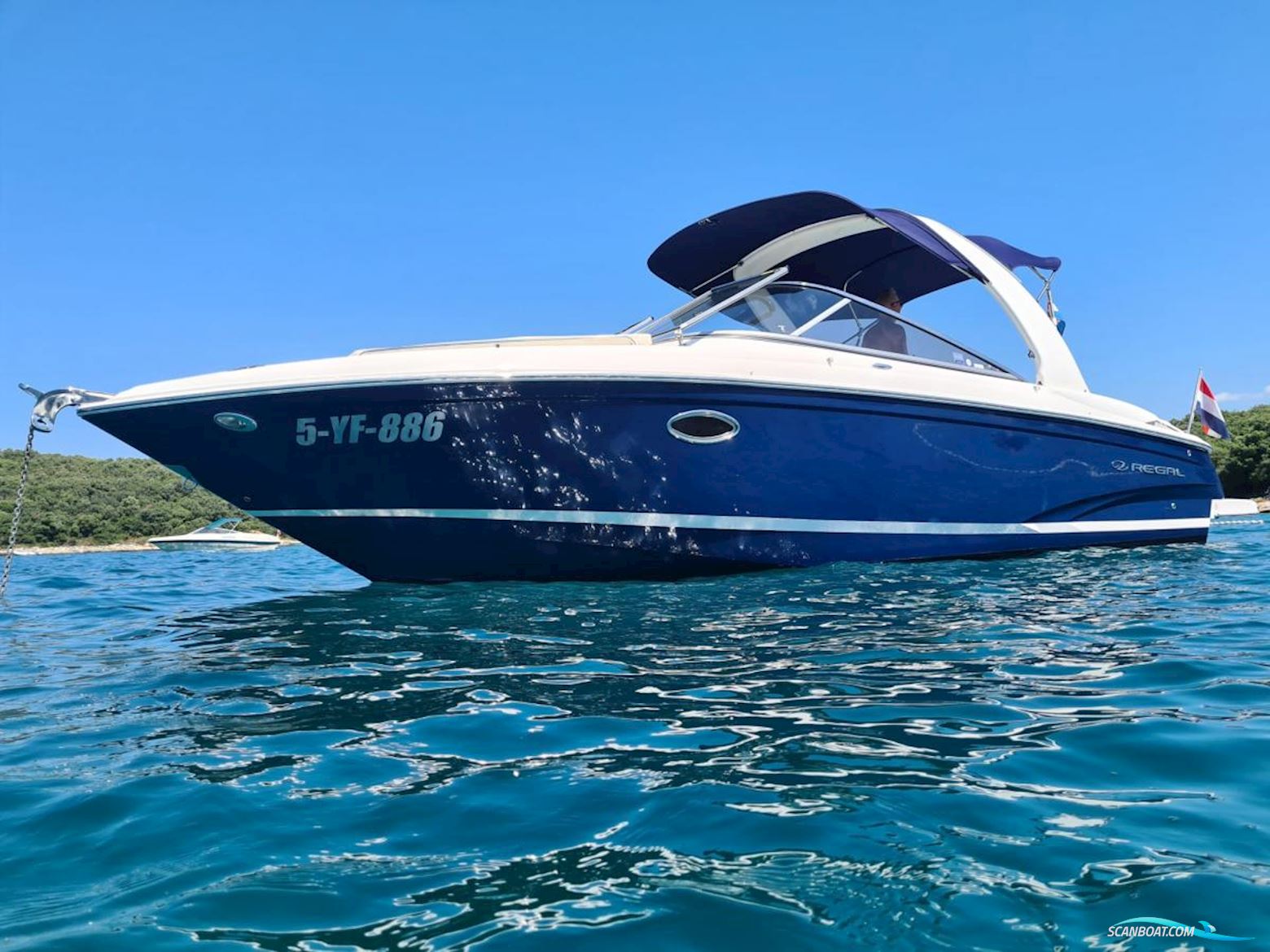 Regal 2750 Cuddy Cabin