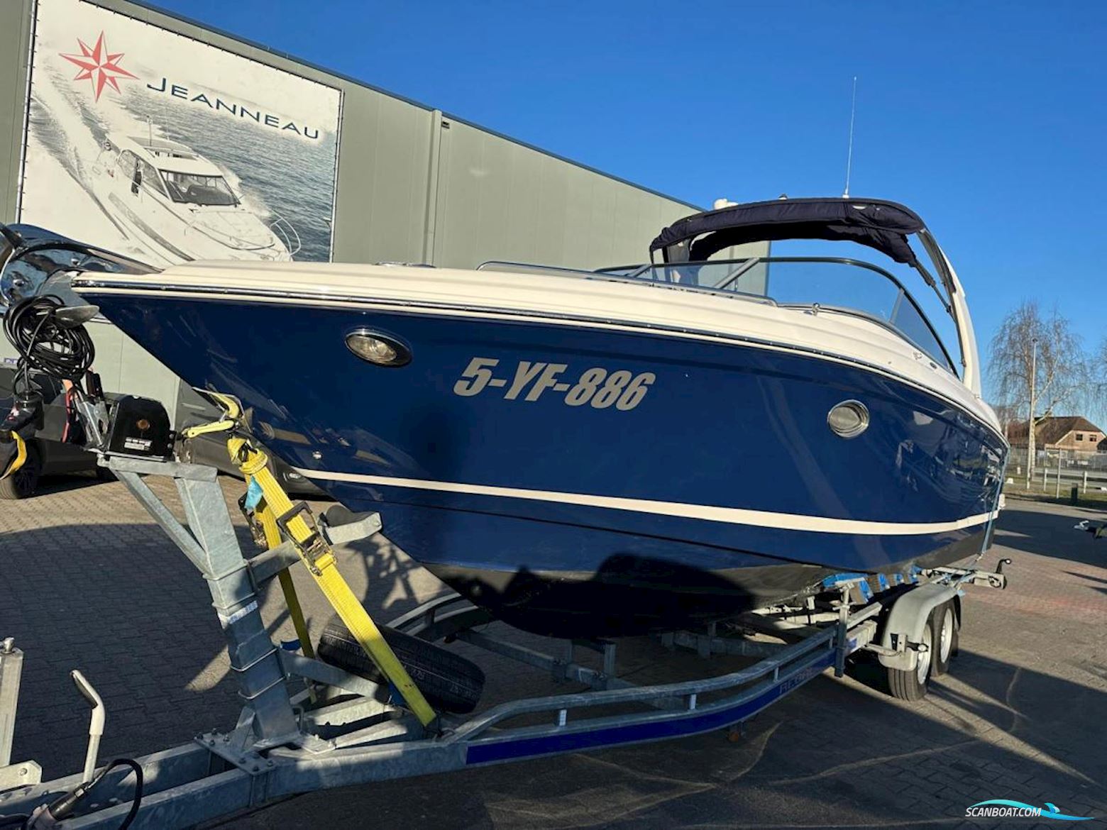 Regal 2750 Cuddy Cabin