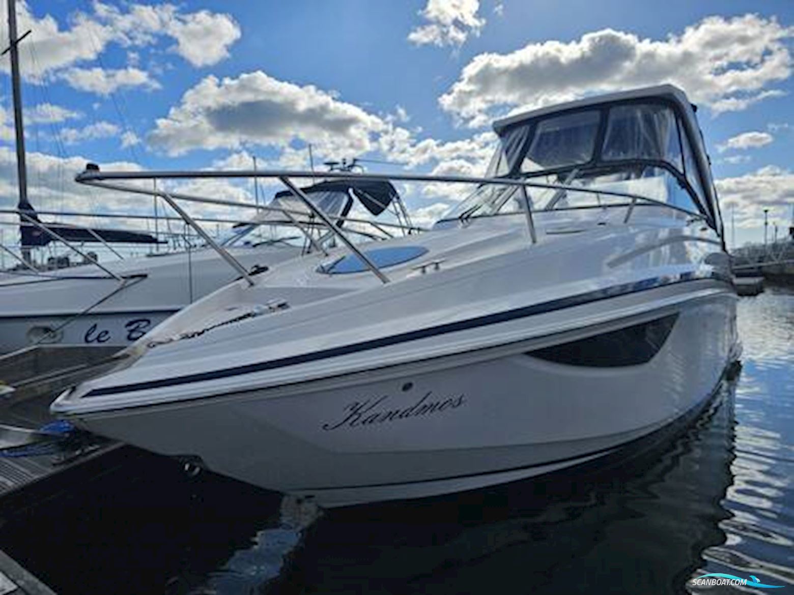 Regal 28 Express Motorbåt 2014, med Mercruiser 350 Mag motor, England