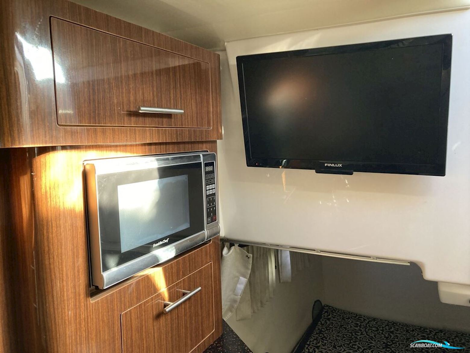Regal 28 Express