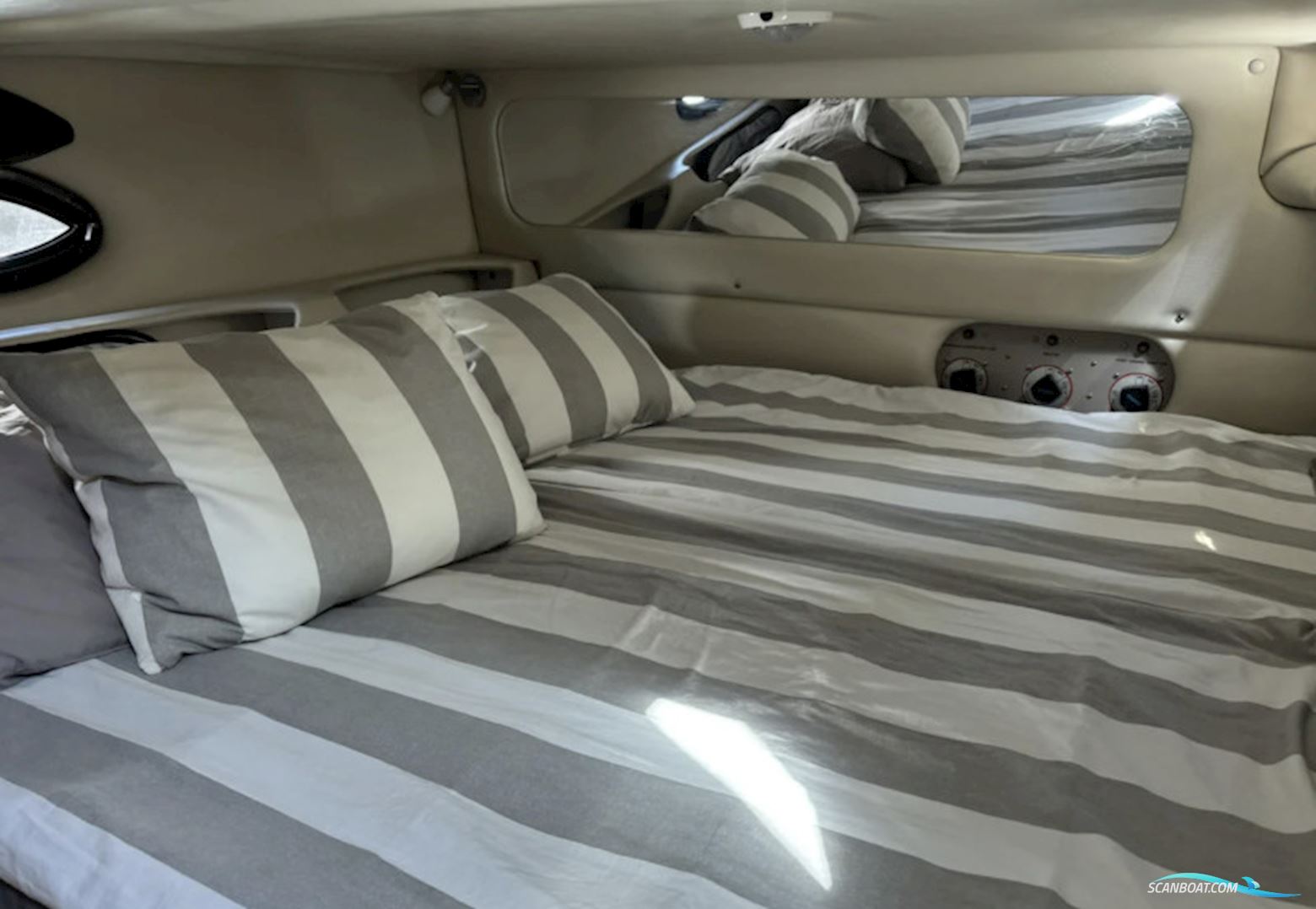 Regal 3260 Commodore