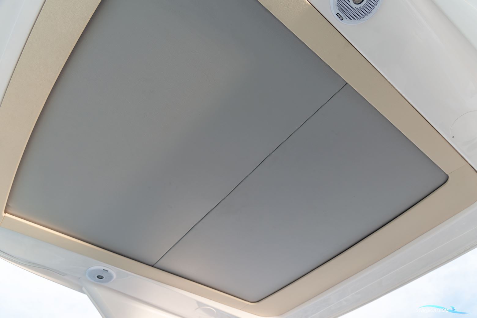 Regal 33X Premium Cruiser