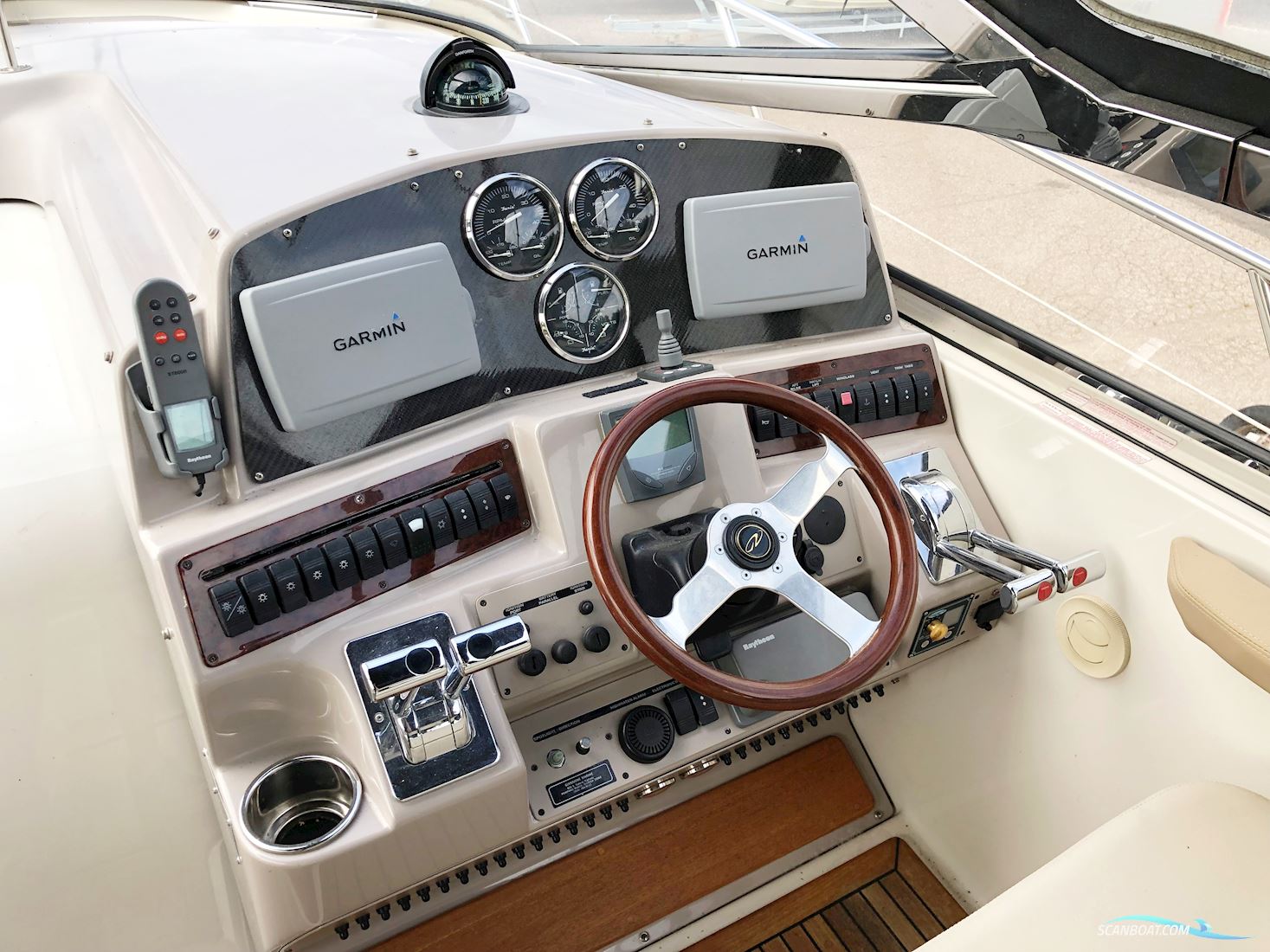 Regal 4160 Commodore