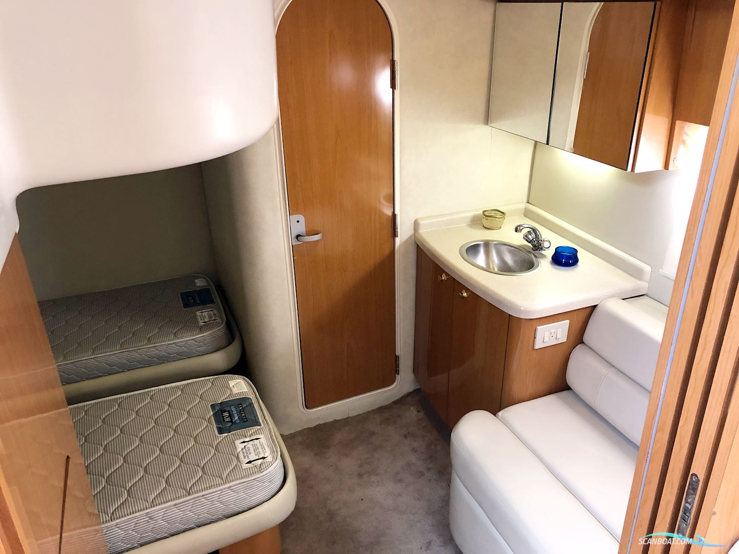 Regal 4160 Commodore