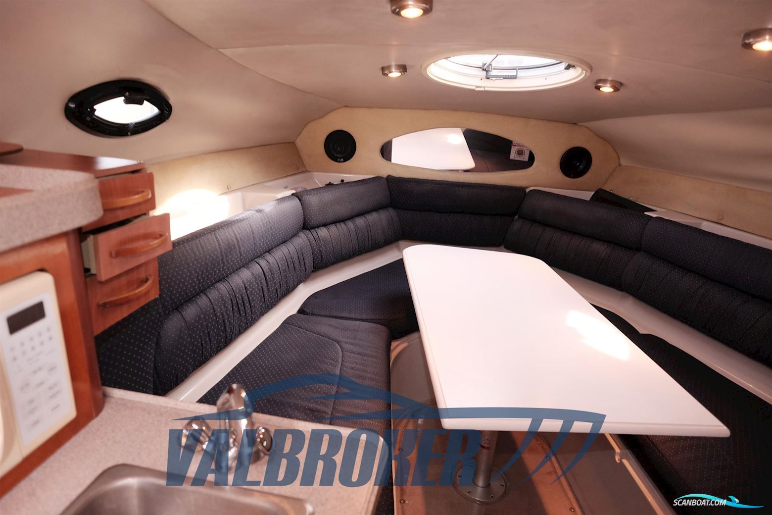 Regal Marine Commodore 2665