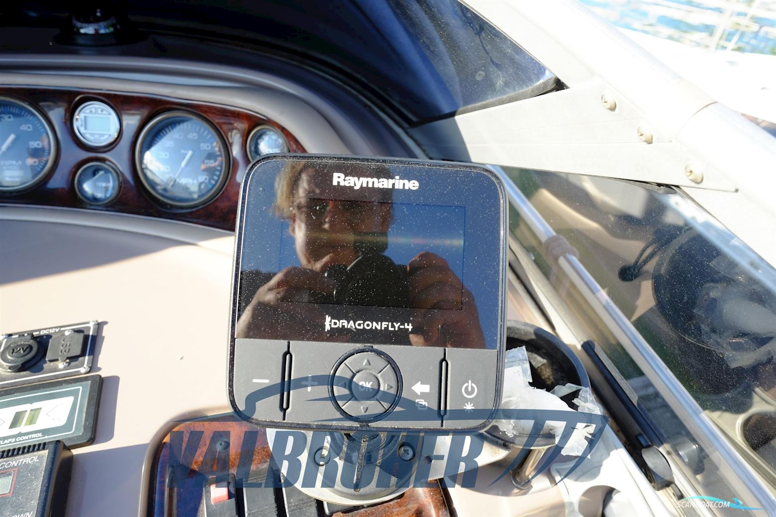 Regal Marine Commodore 2665