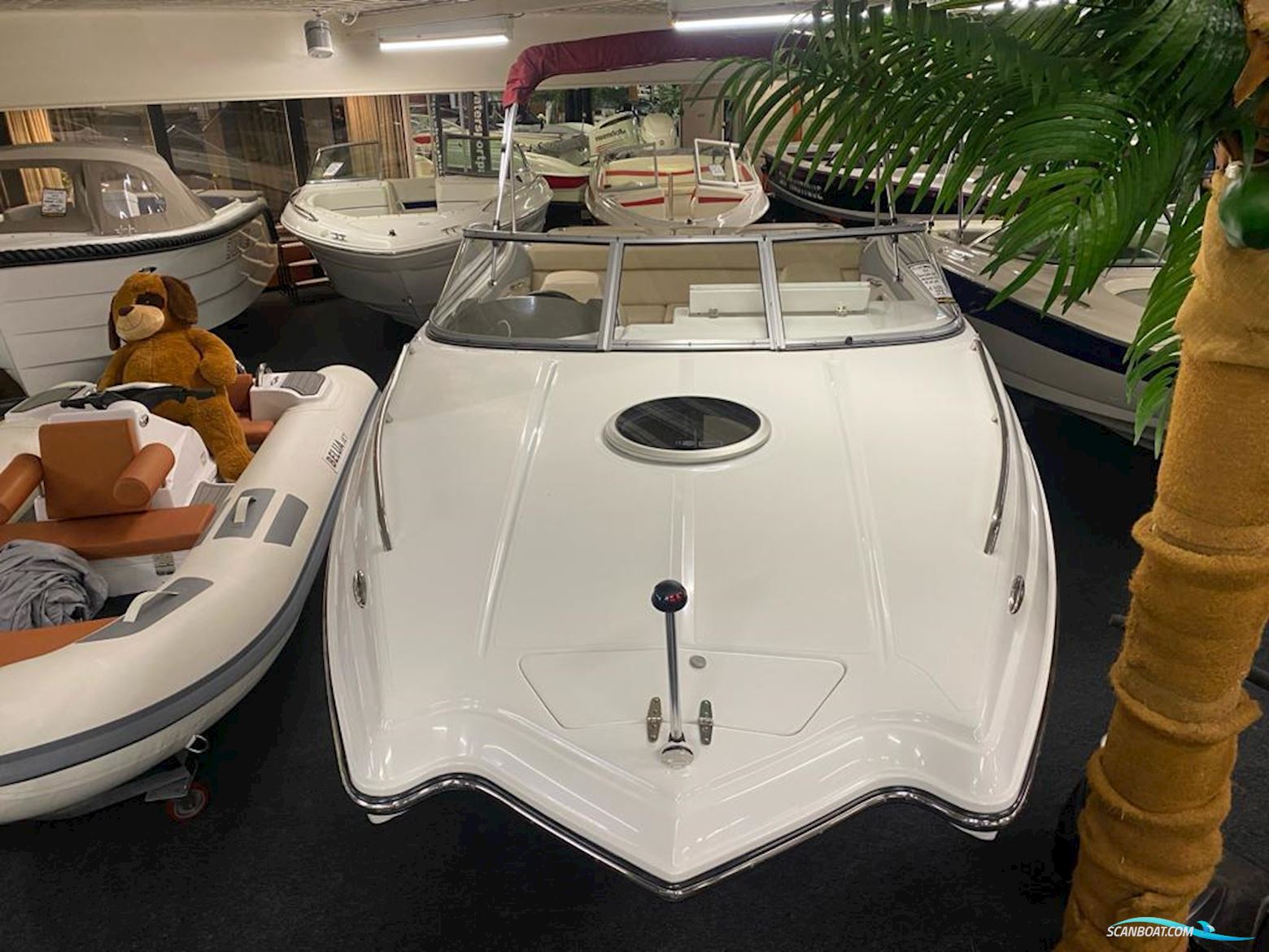 Rinker 220 Captiva Mtx Cuddy