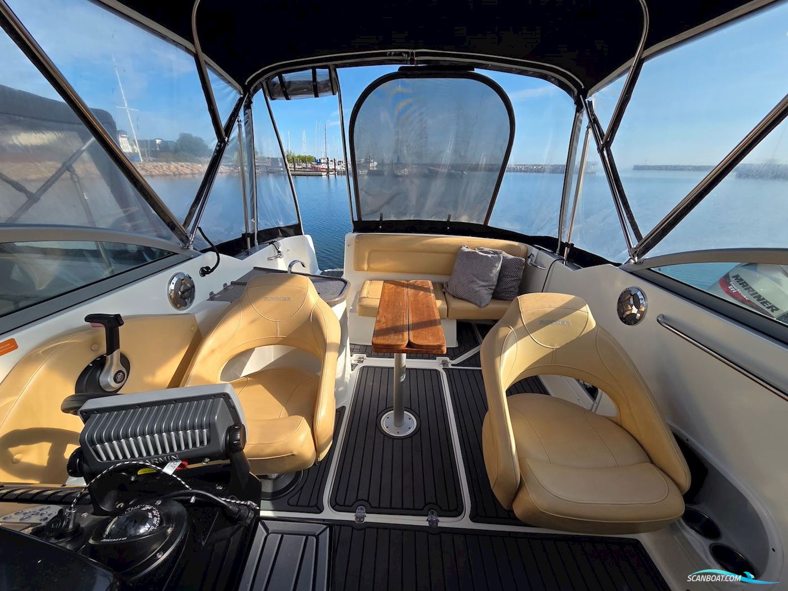 Rinker 230 Atlantic