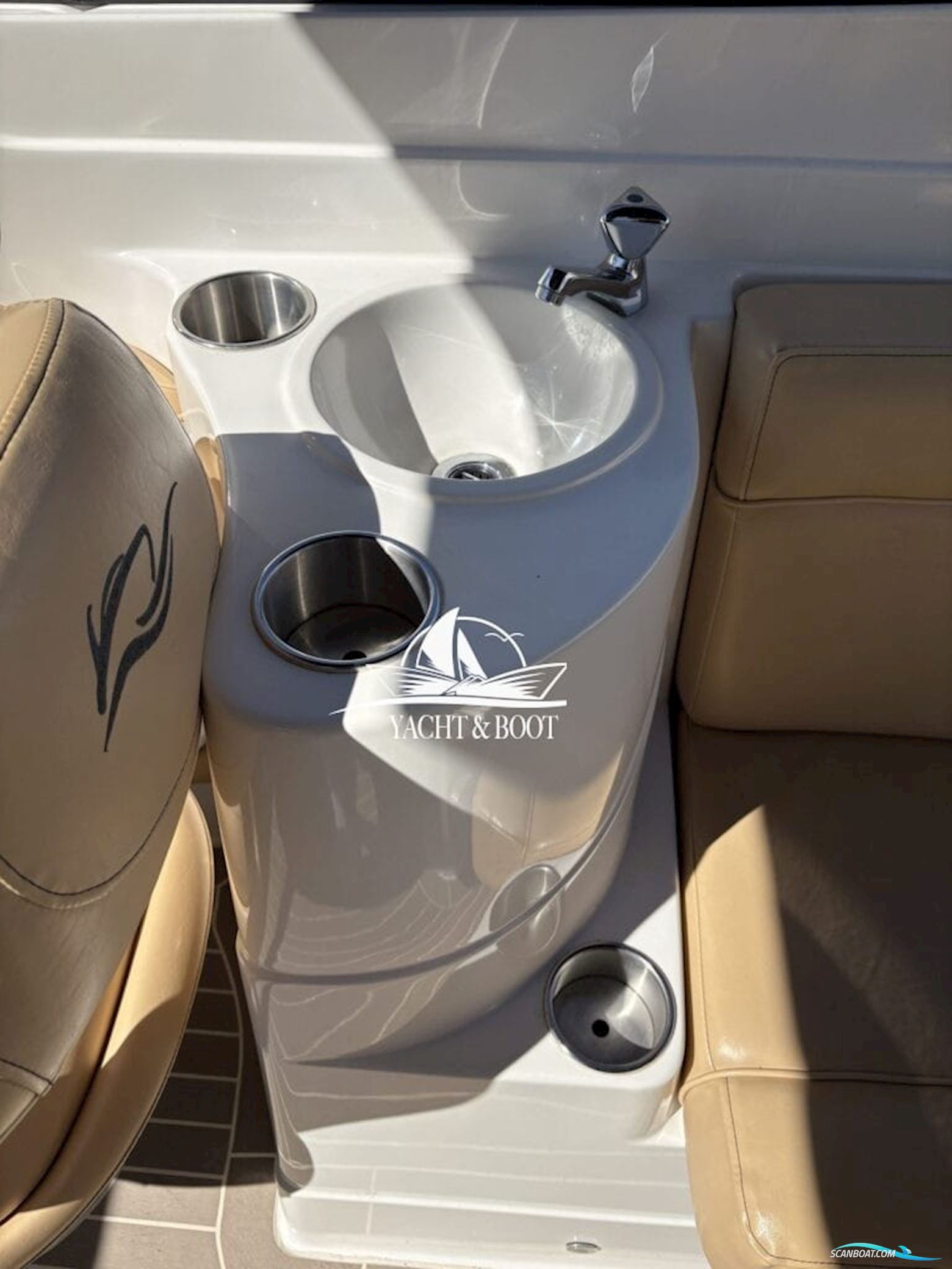 Rinker 246 Captiva CC