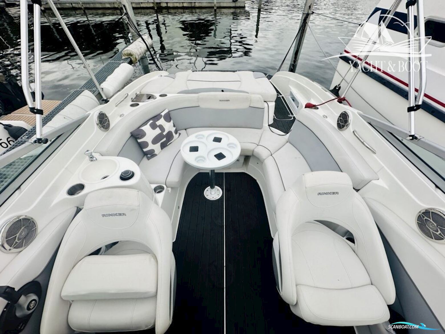 Rinker 246 Captiva