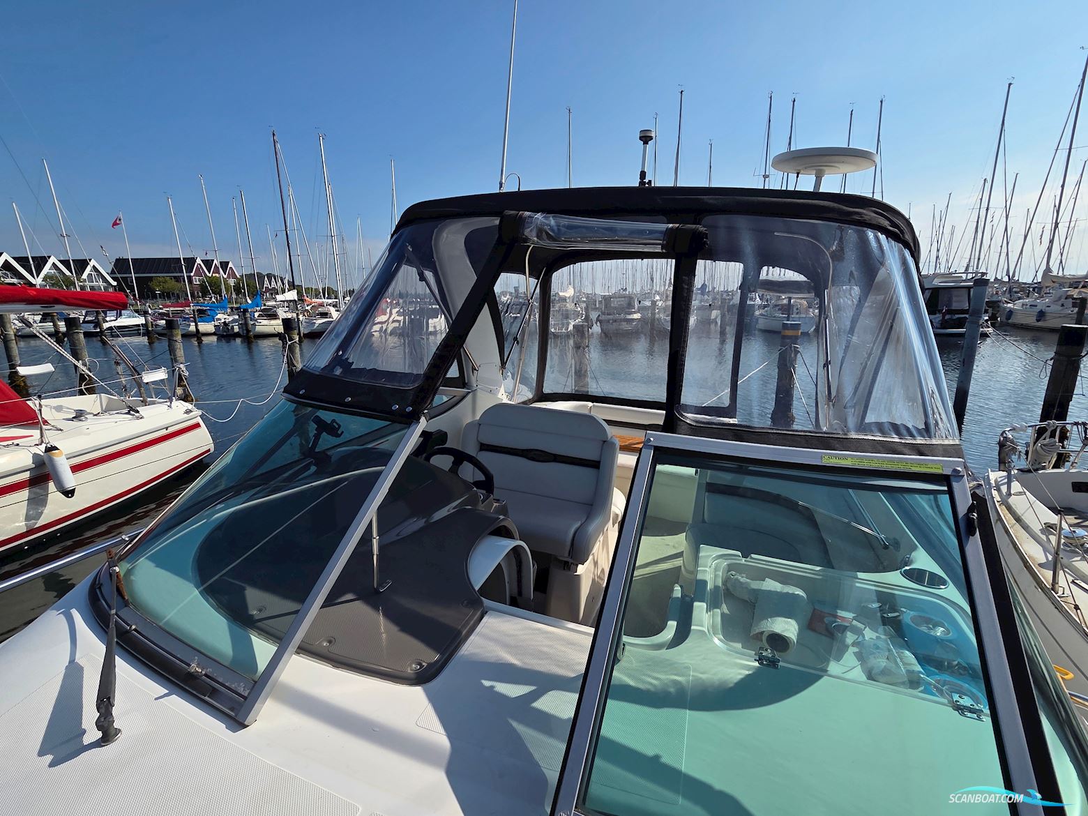 Rinker 260 Express Cruiser