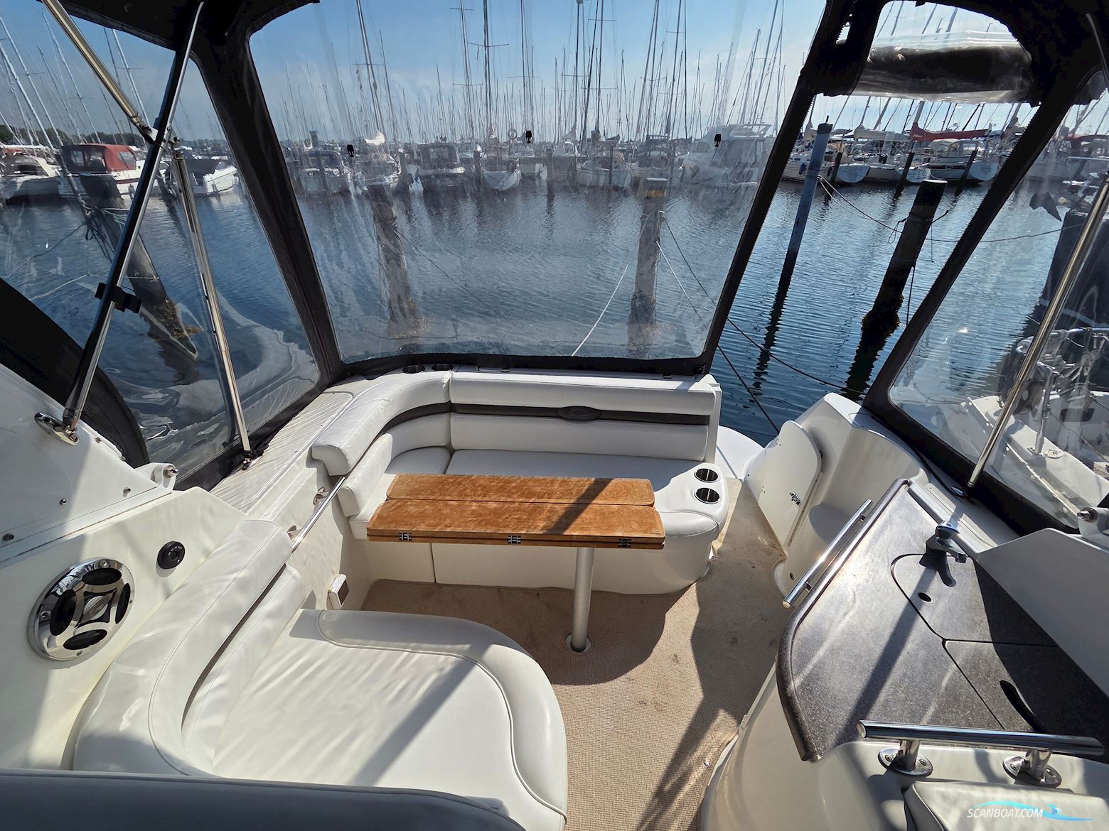 Rinker 260 Express Cruiser