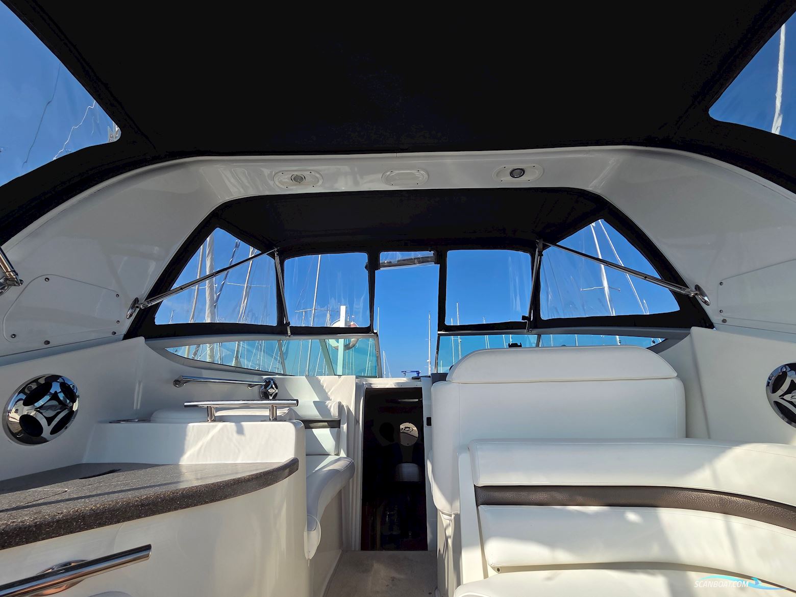Rinker 260 Express Cruiser