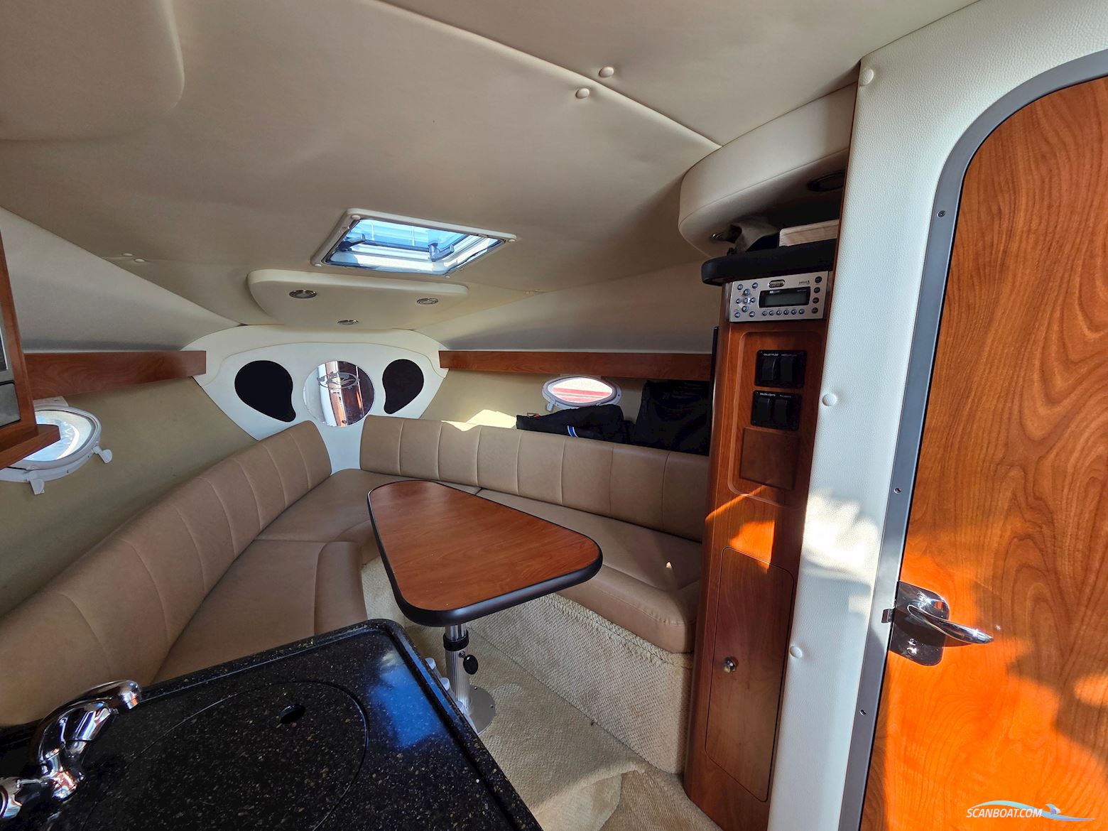 Rinker 260 Express Cruiser