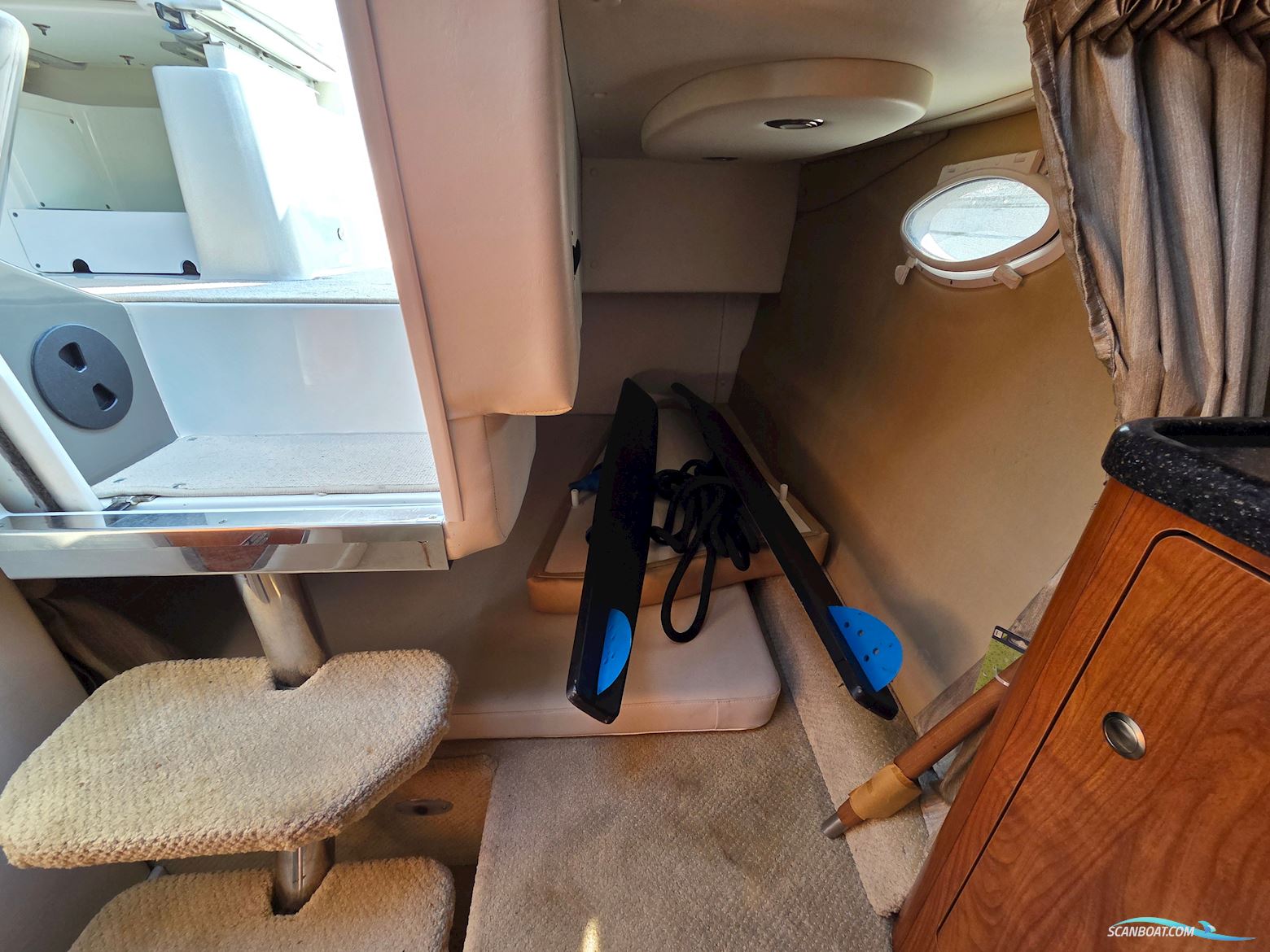 Rinker 260 Express Cruiser
