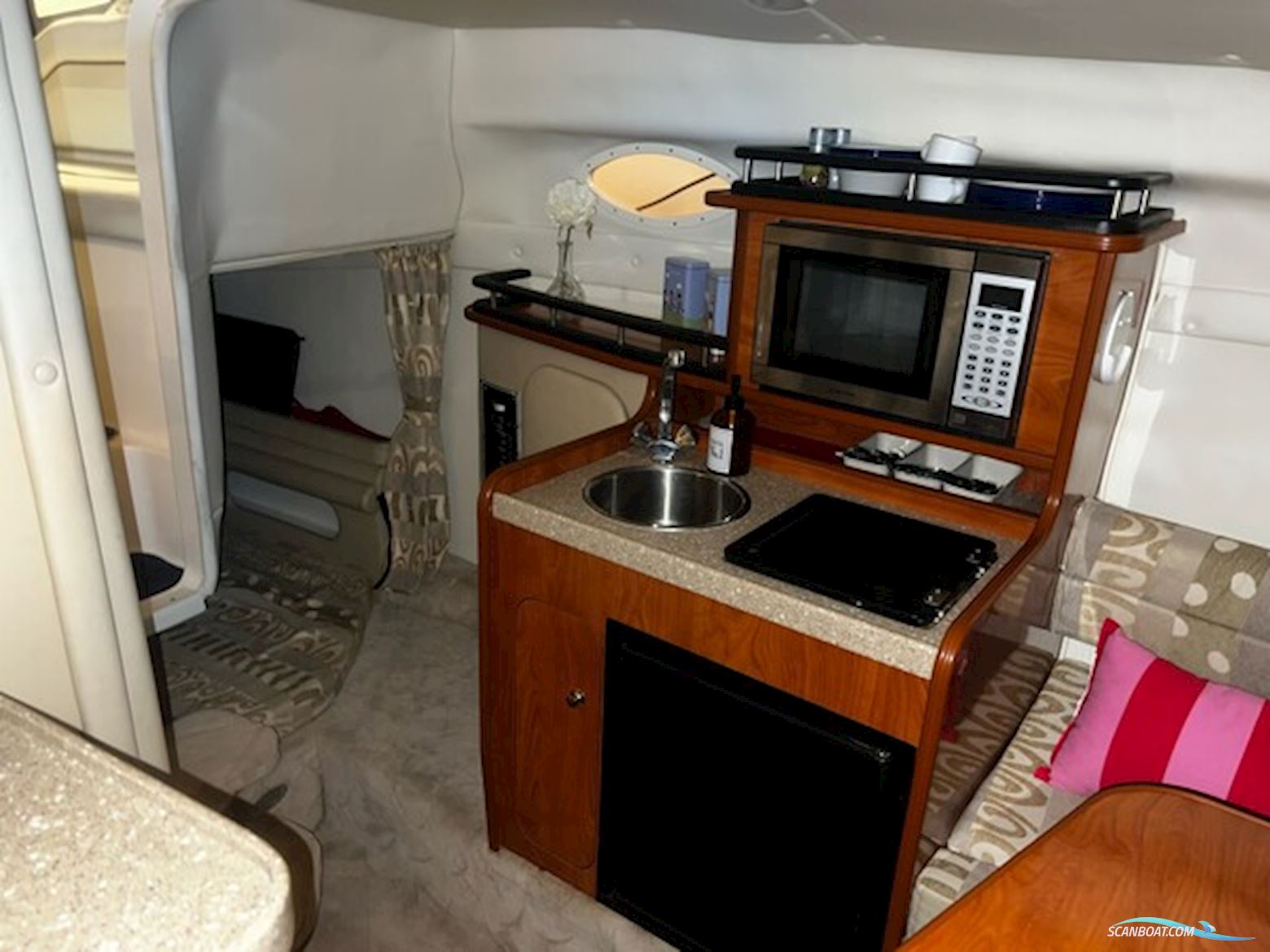 Rinker 27 Fiesta Vee, Volvo Penta 5.7 (Ferskvandskølet)