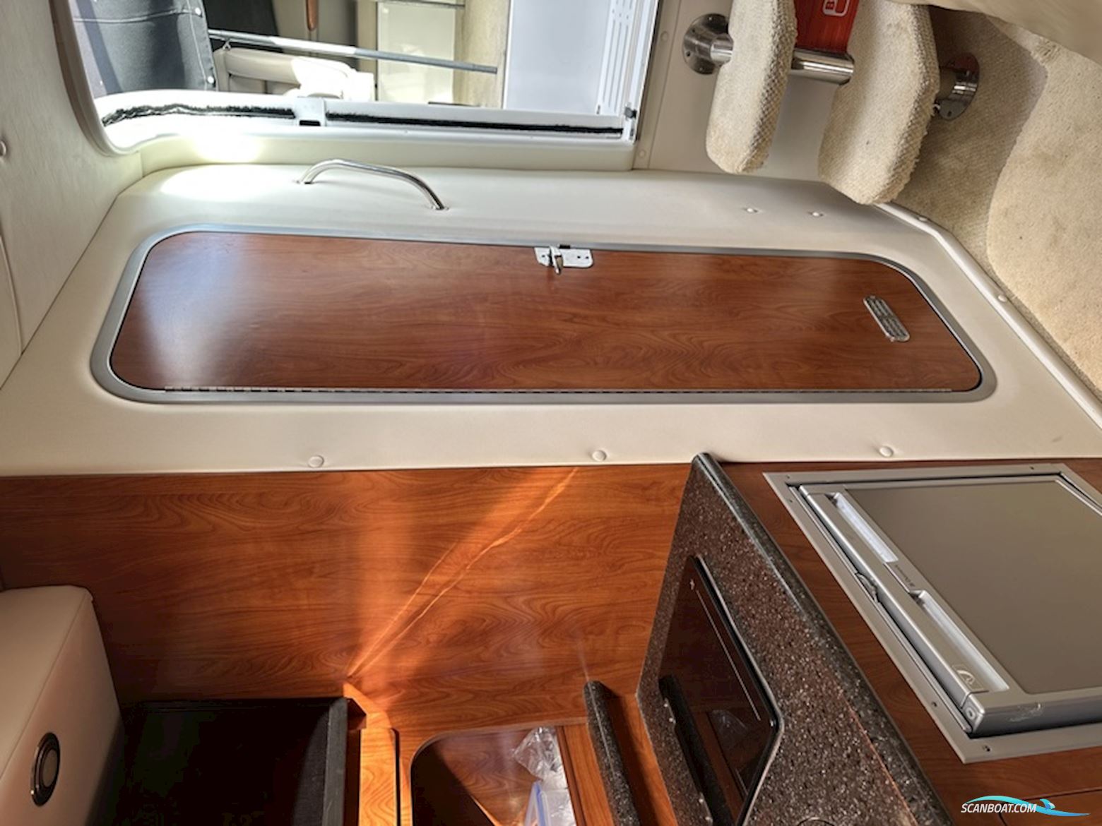 Rinker 310 Express Cruiser