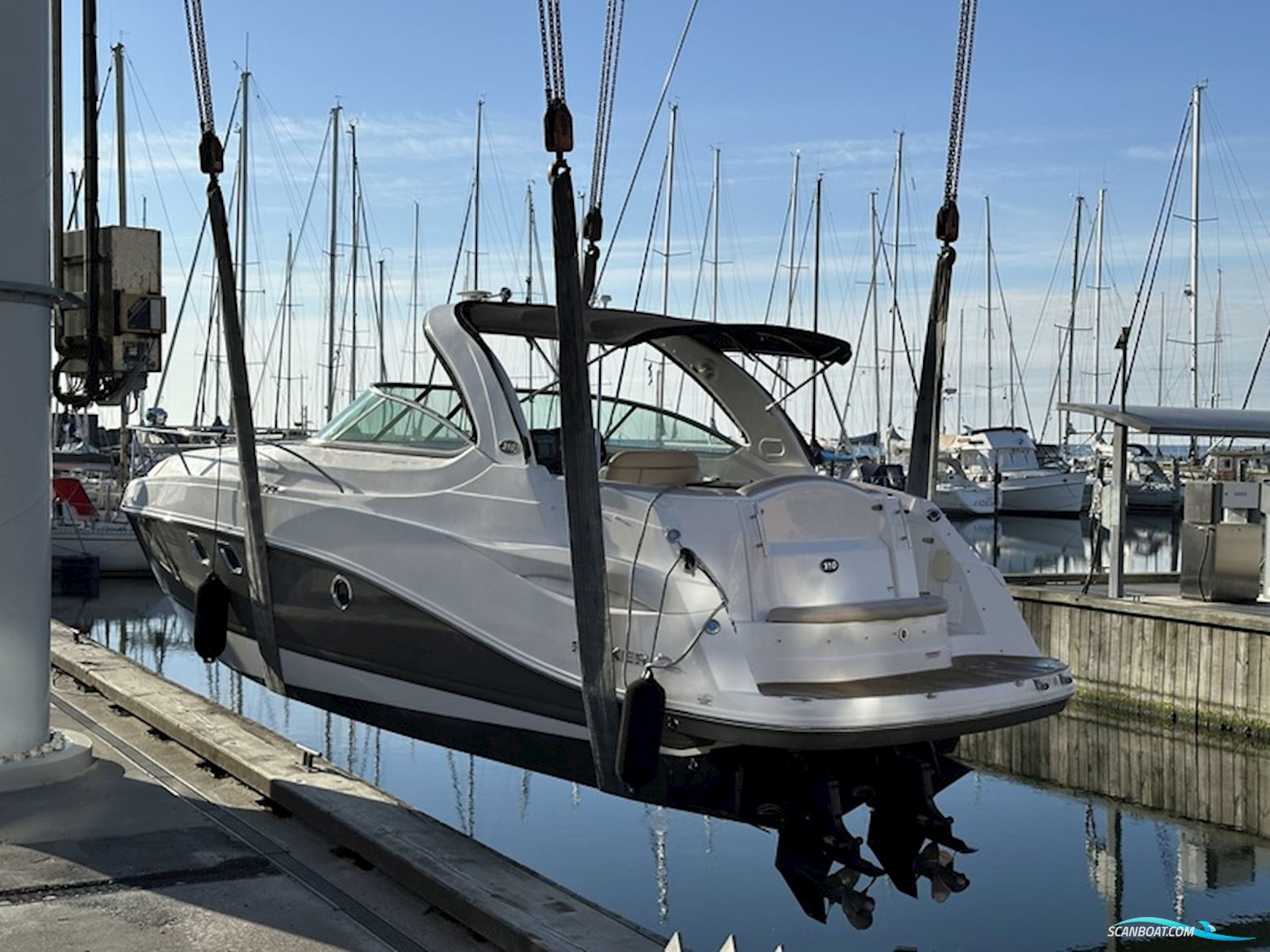 Rinker 310 Express Cruiser